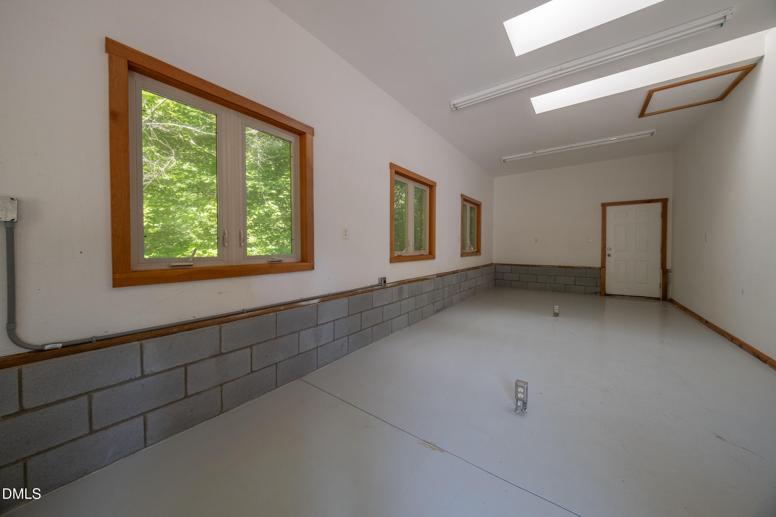 2390 Lamont Norwood Road