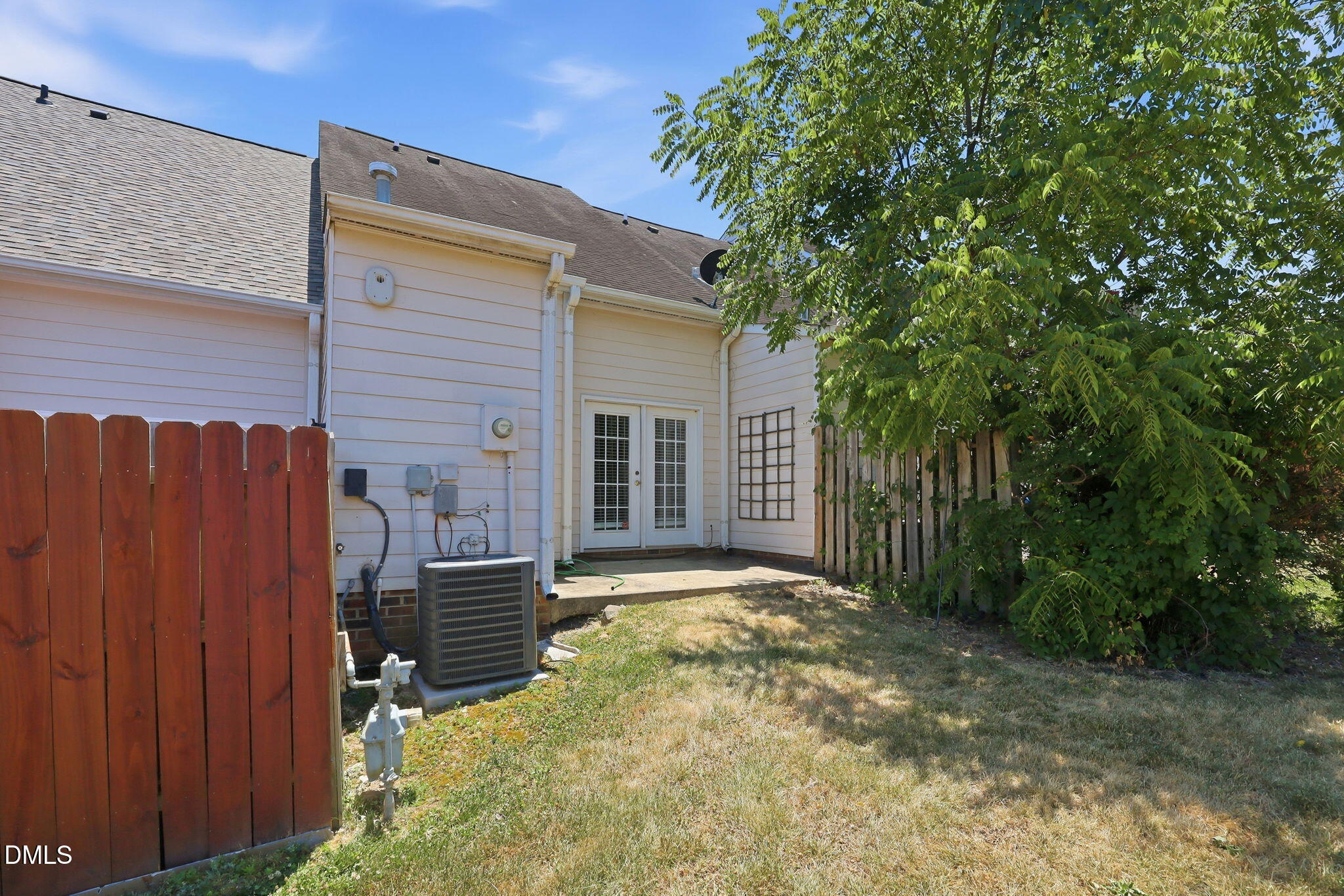 11 Signet Drive