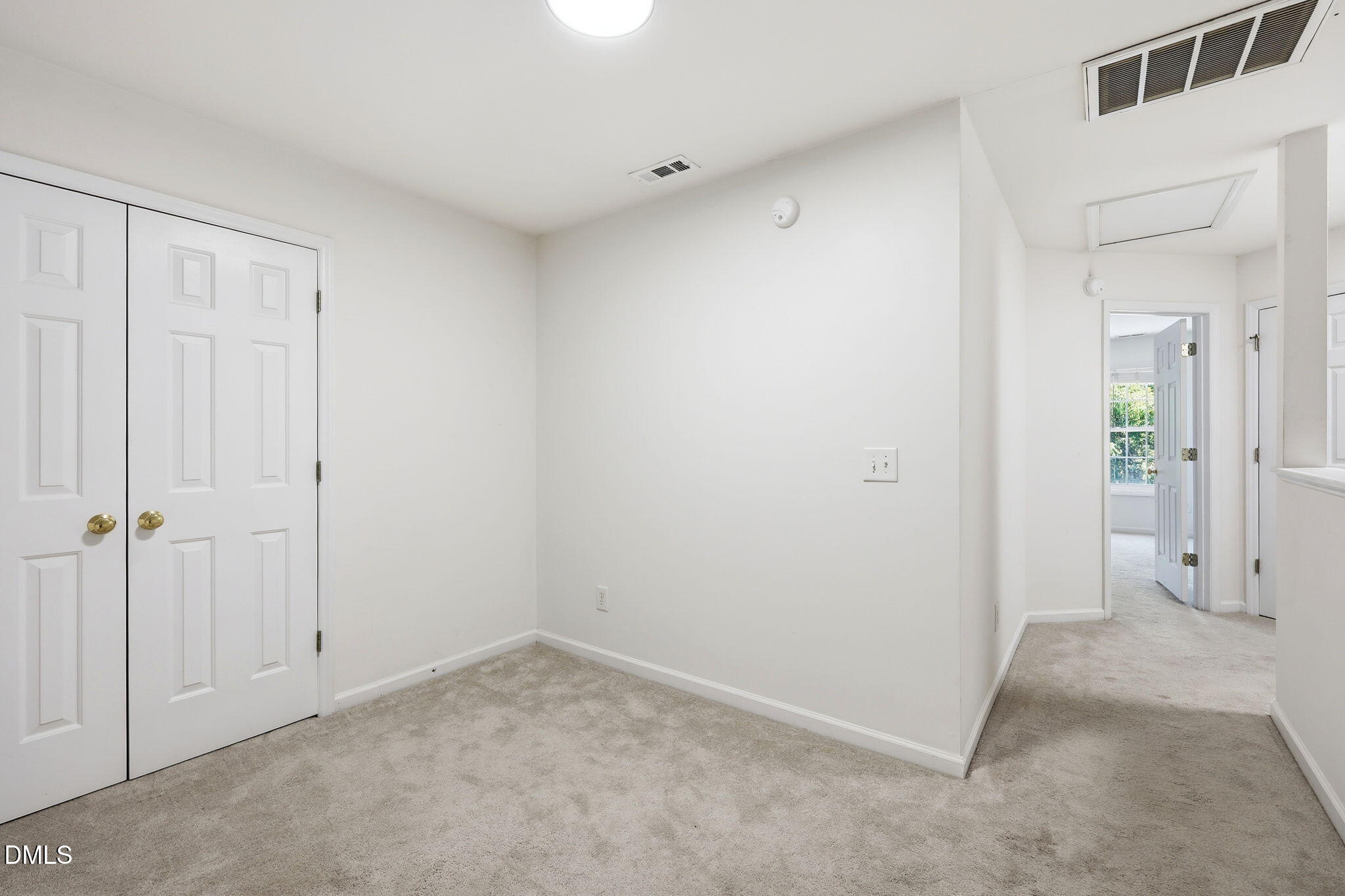 11 Signet Drive