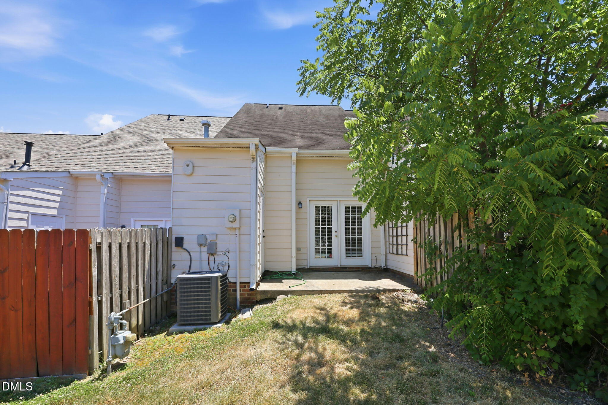 11 Signet Drive