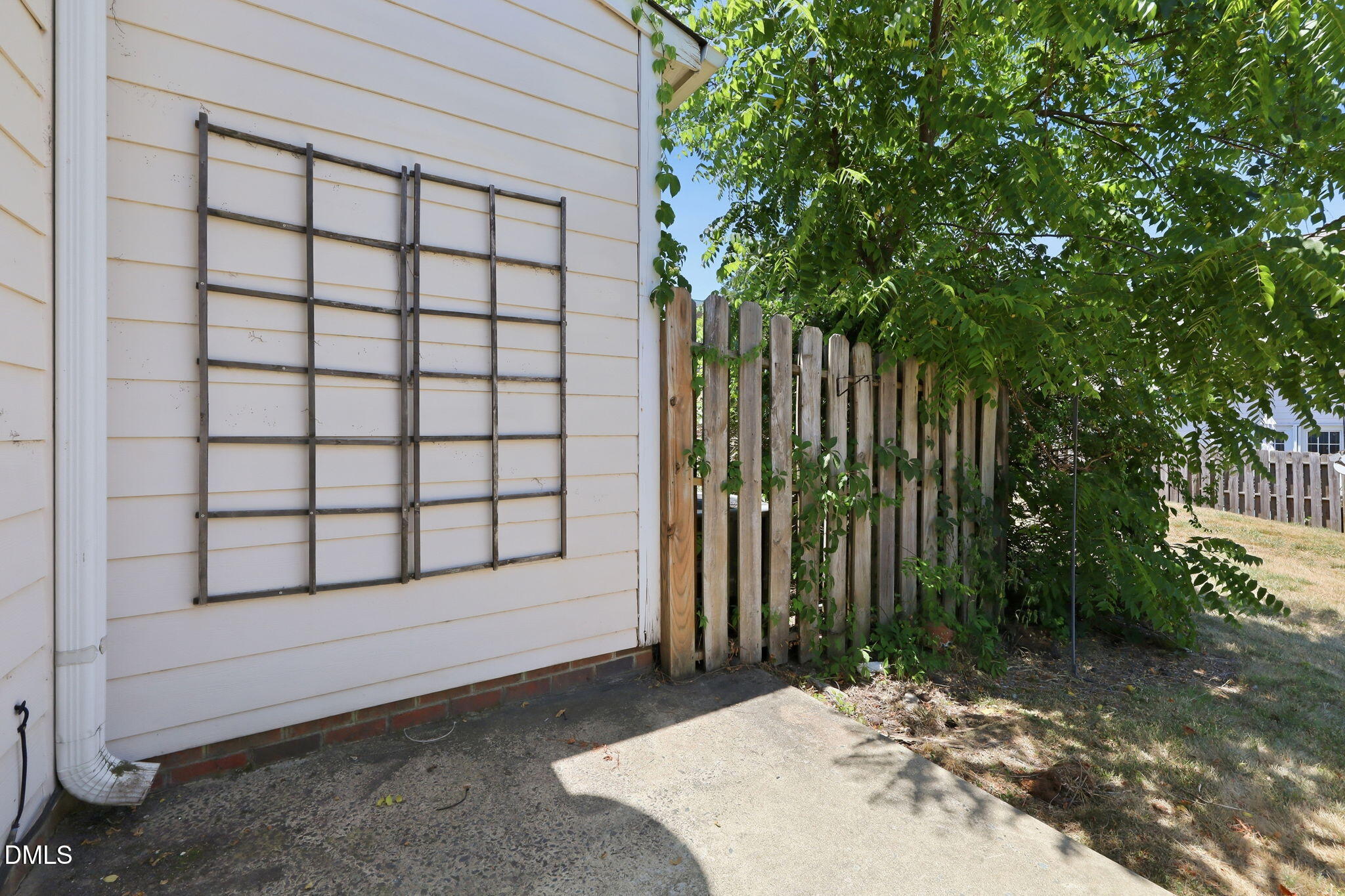 11 Signet Drive