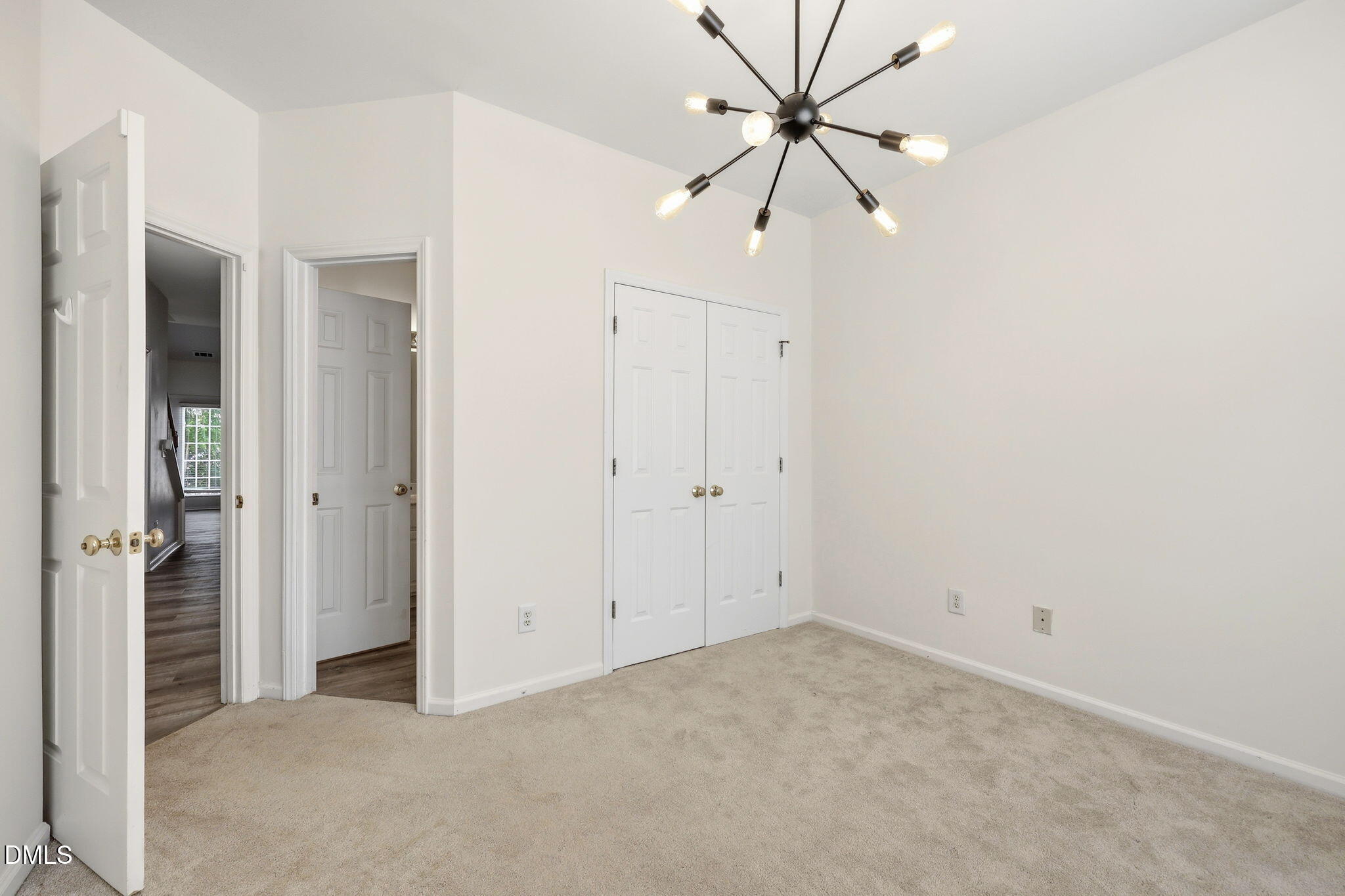 11 Signet Drive