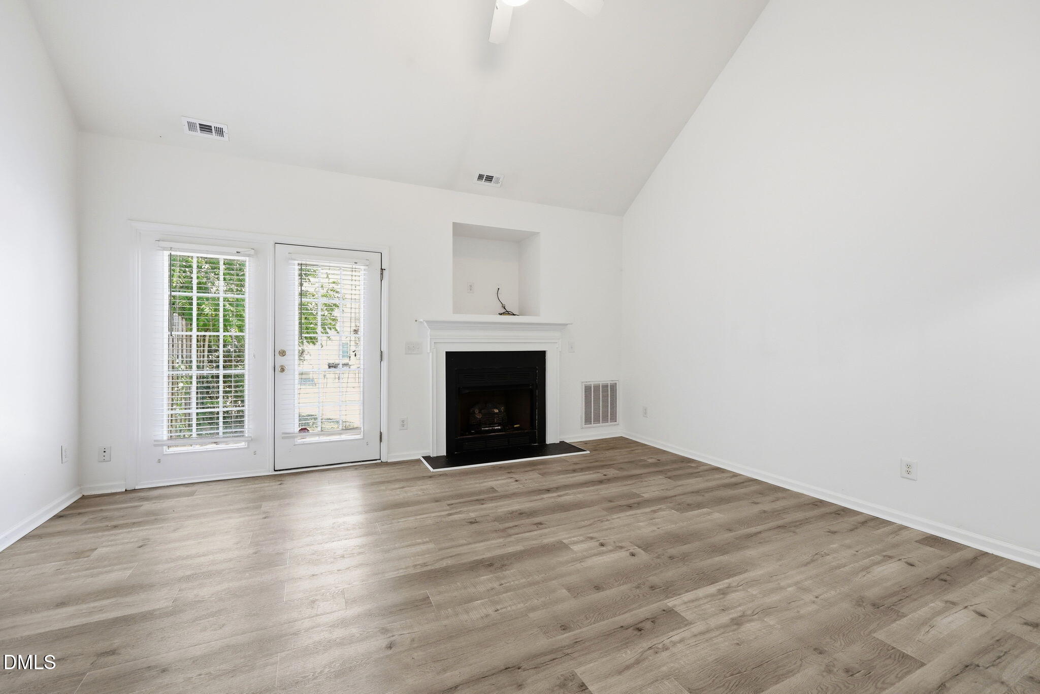 11 Signet Drive