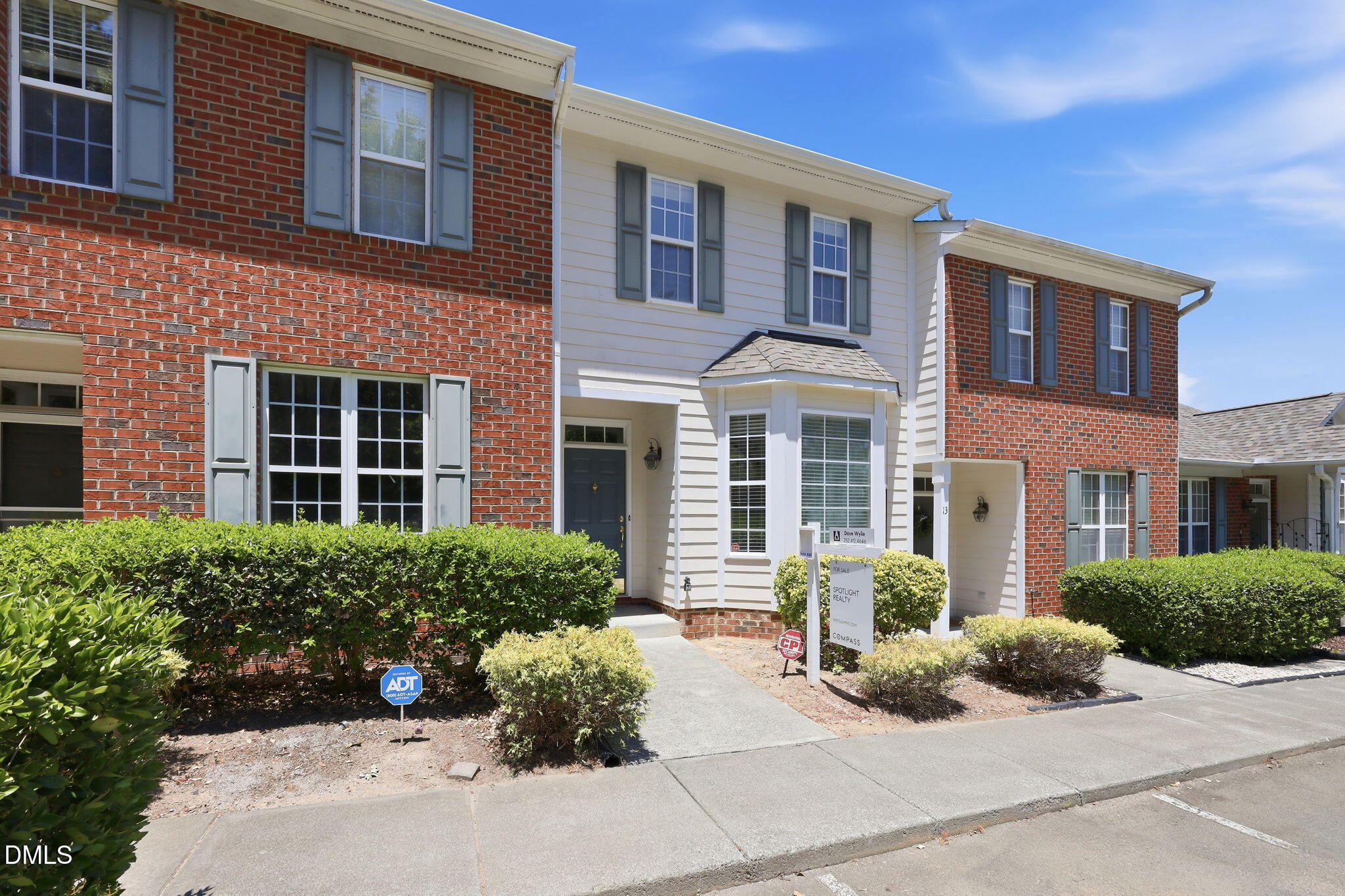 11 Signet Drive