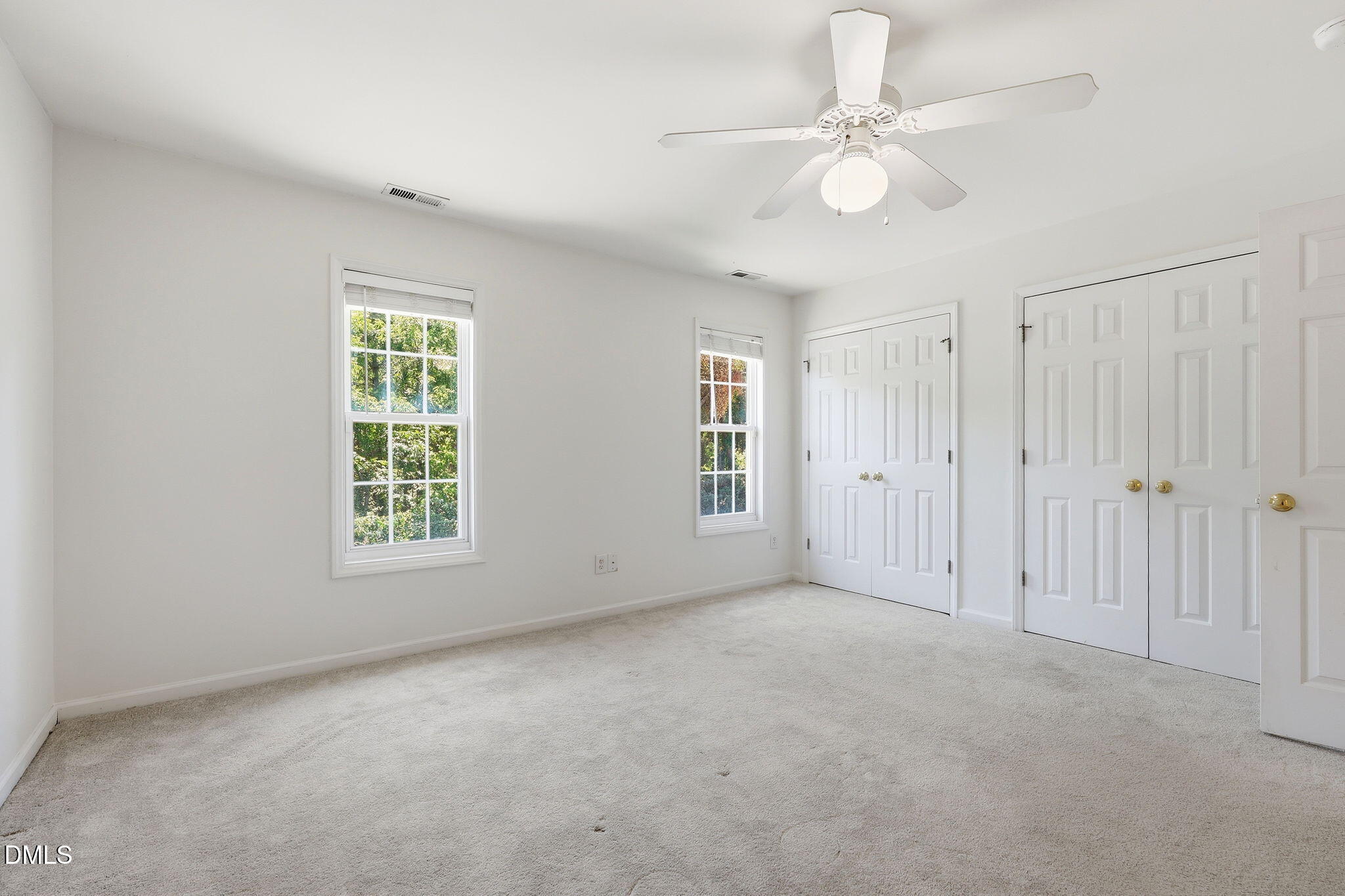 11 Signet Drive