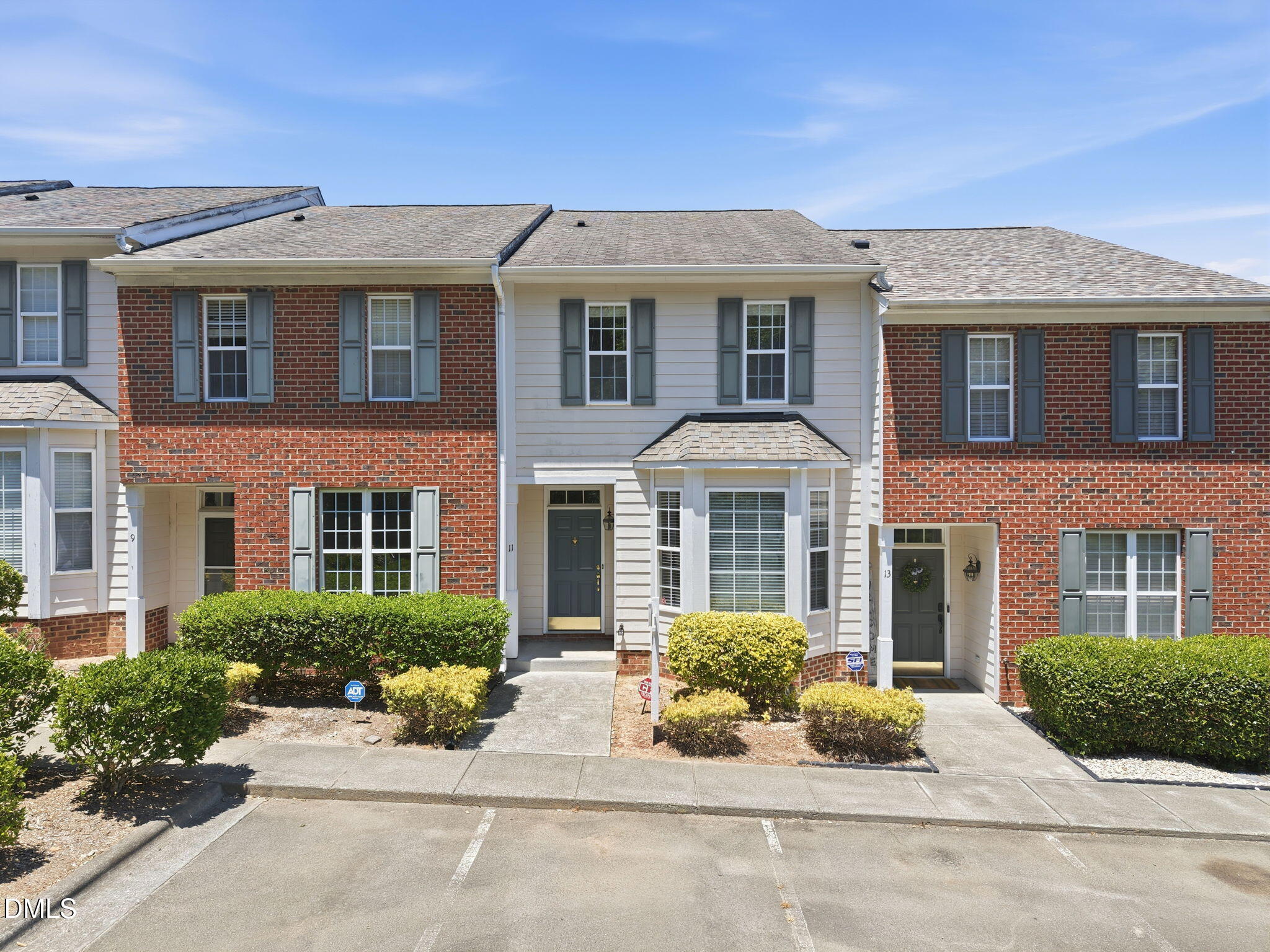 11 Signet Drive