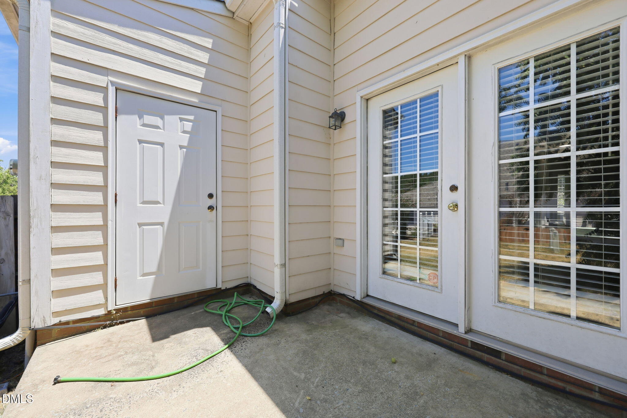 11 Signet Drive