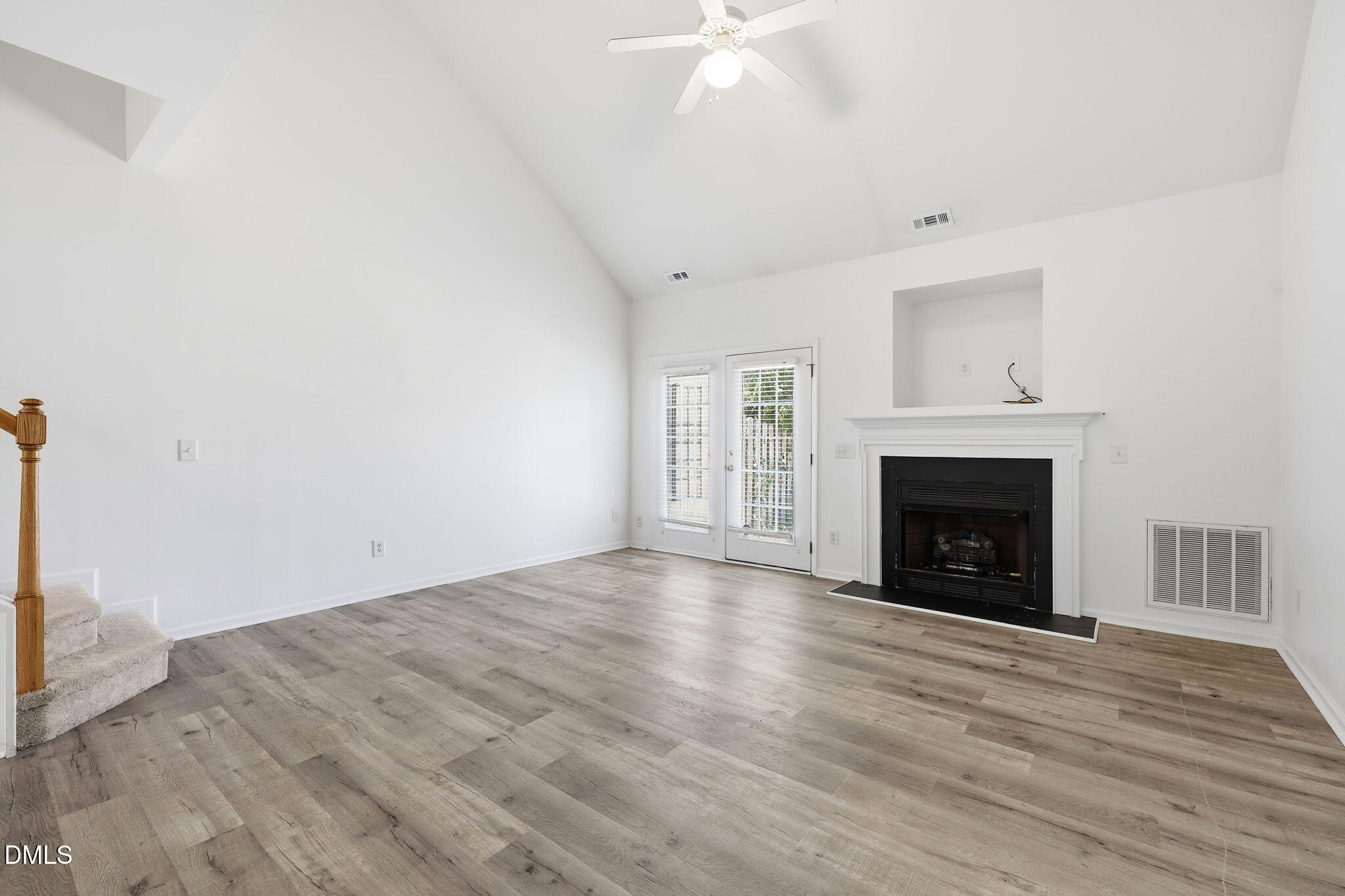 11 Signet Drive