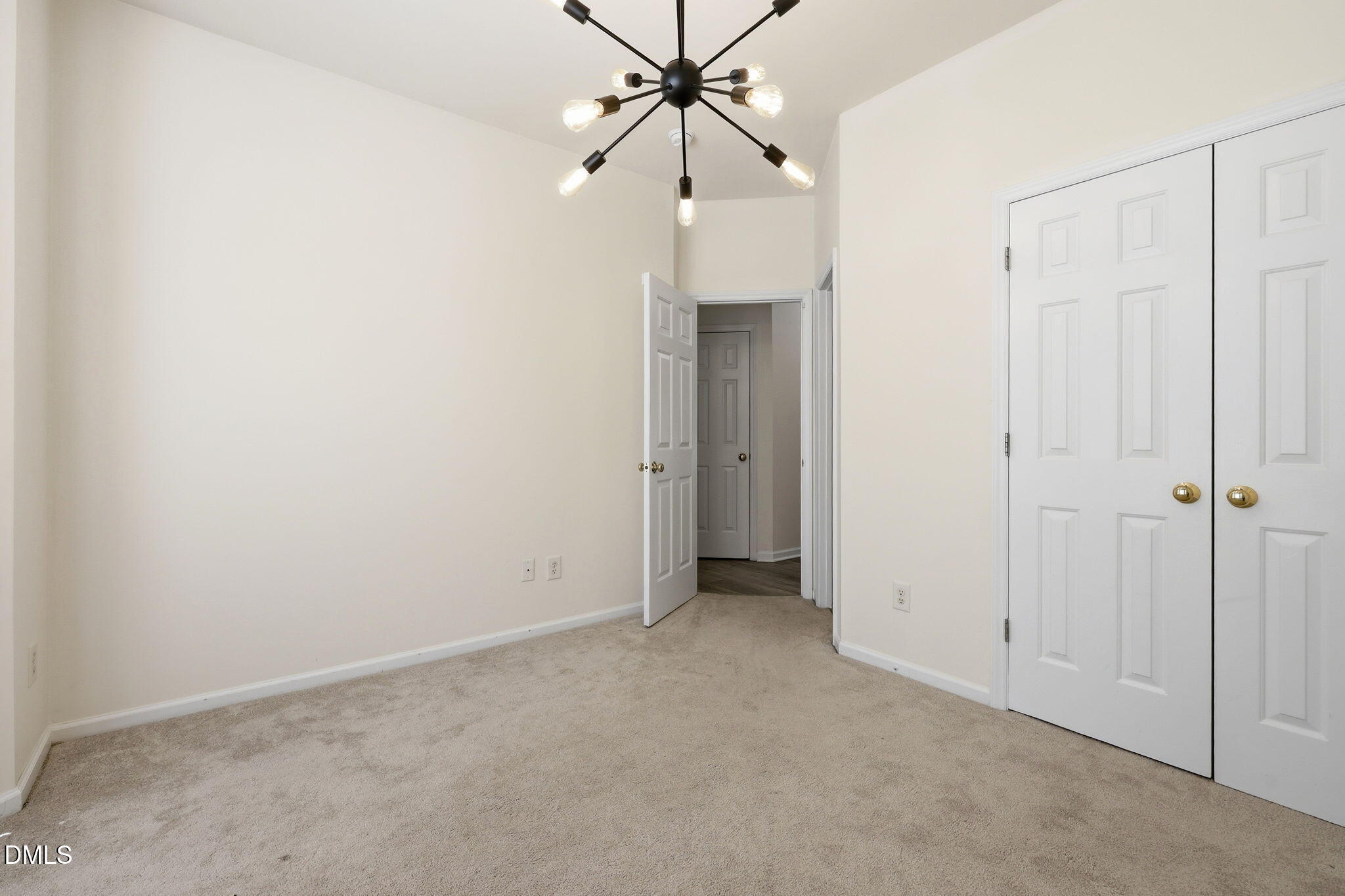 11 Signet Drive