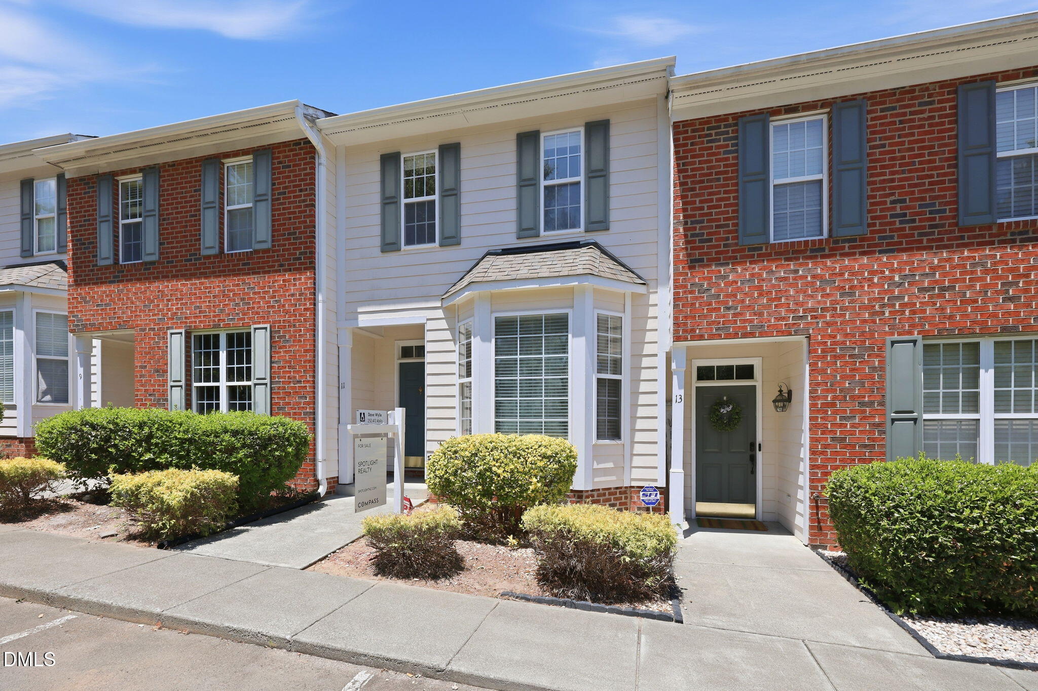 11 Signet Drive