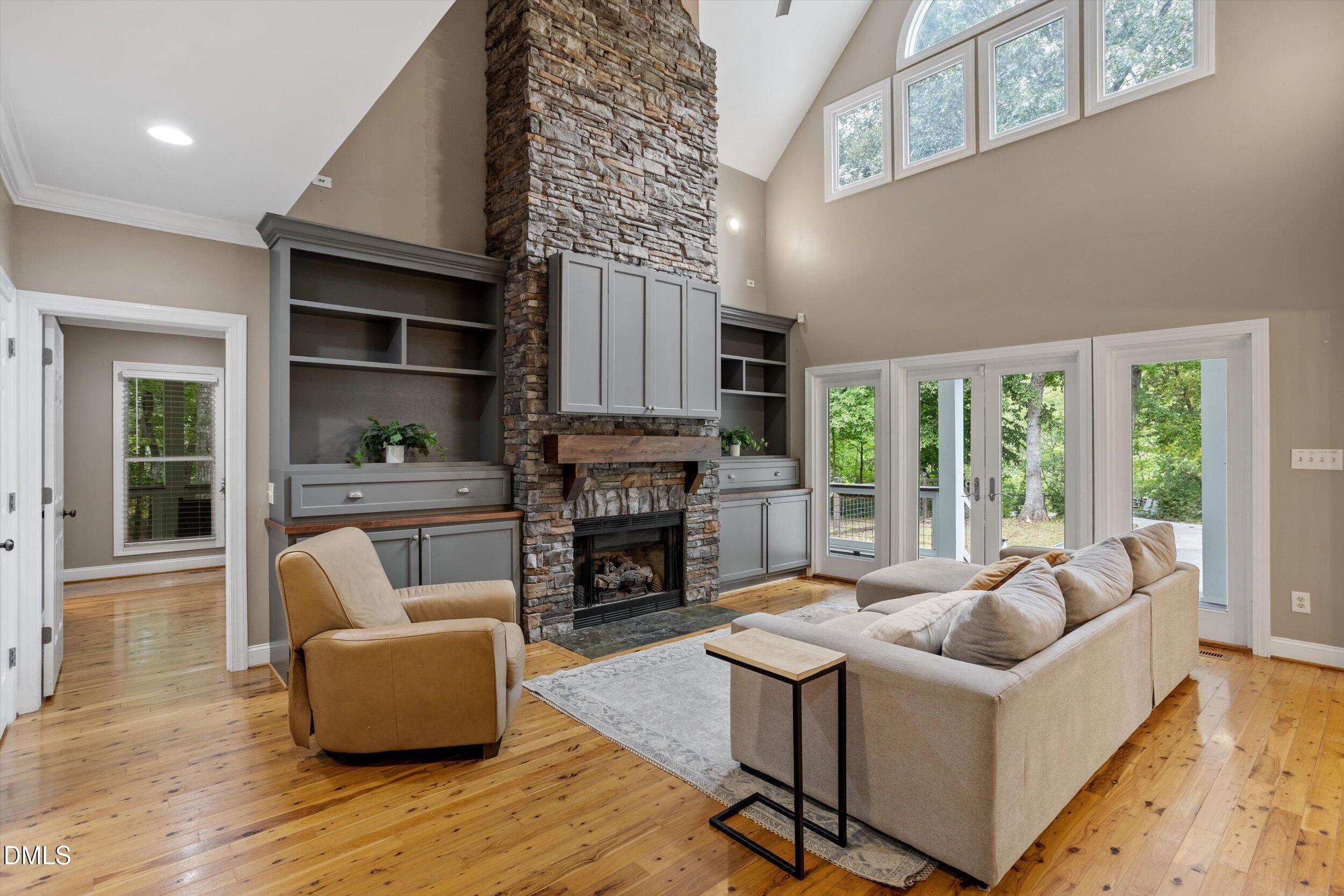 303 Bowen Road