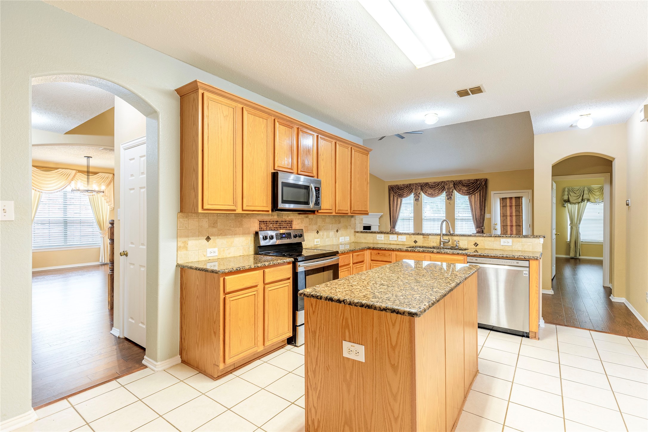 1011 Huntington Trail