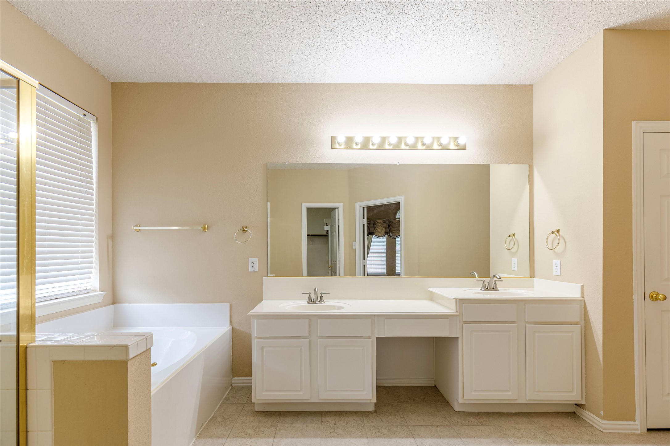 1011 Huntington Trail