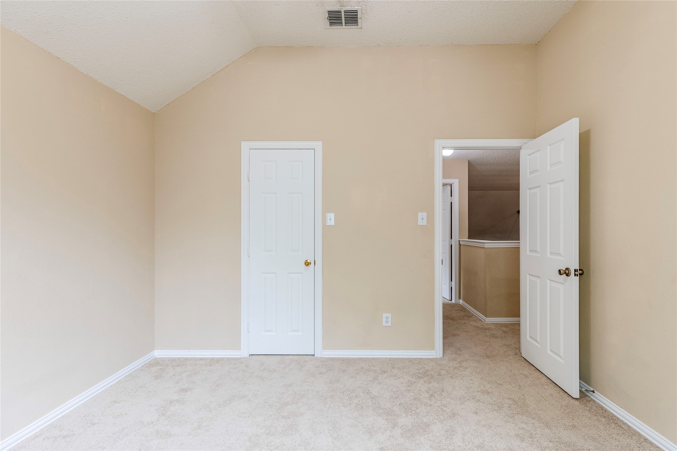 1011 Huntington Trail