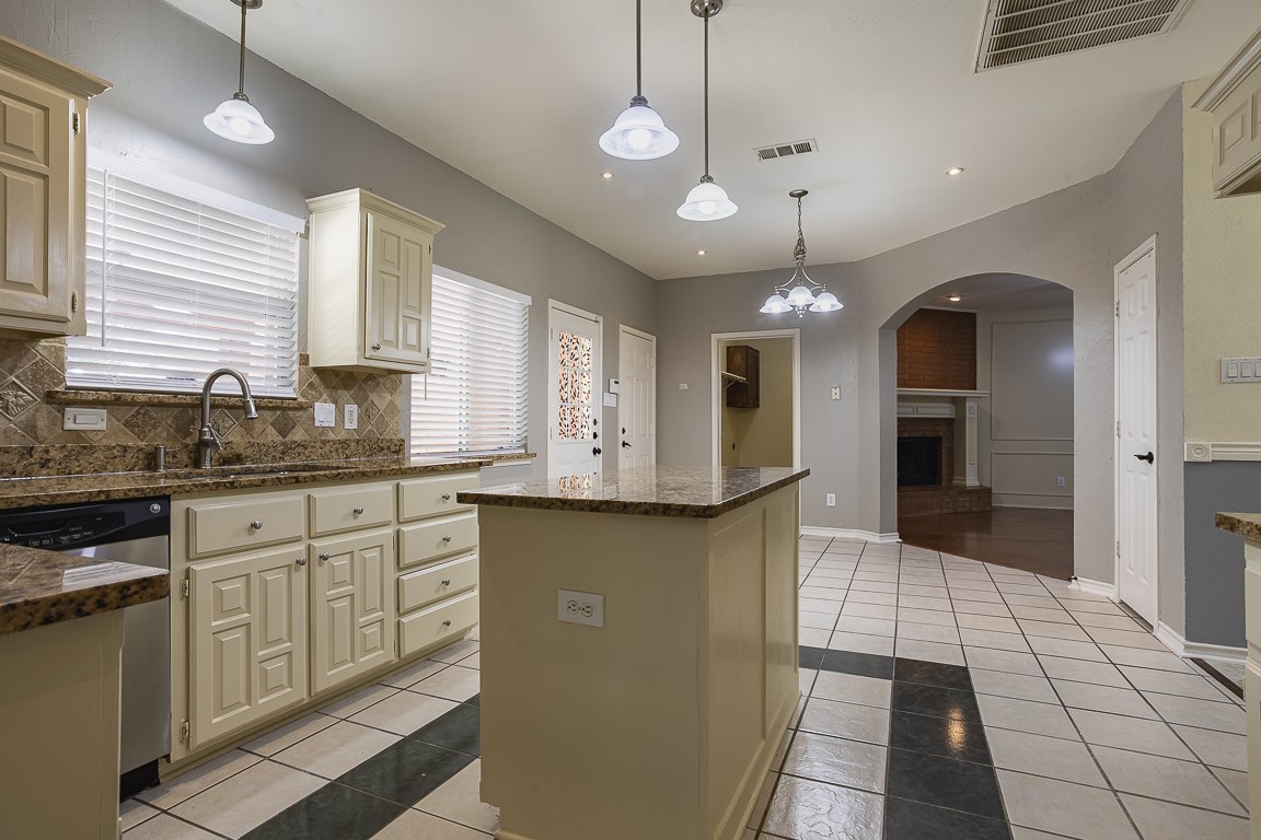 2226 Oak Grove Circle