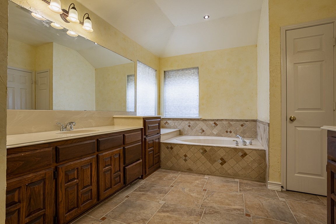 2226 Oak Grove Circle