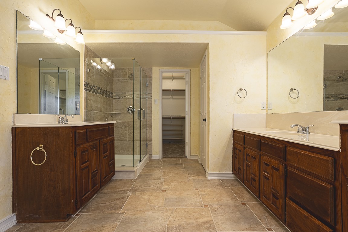 2226 Oak Grove Circle