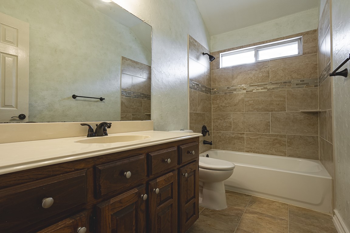 2226 Oak Grove Circle