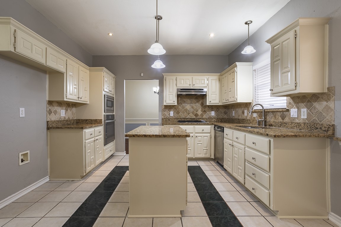 2226 Oak Grove Circle