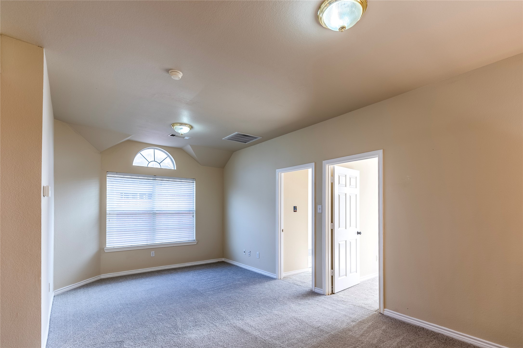 8410 Royal Montreal Drive