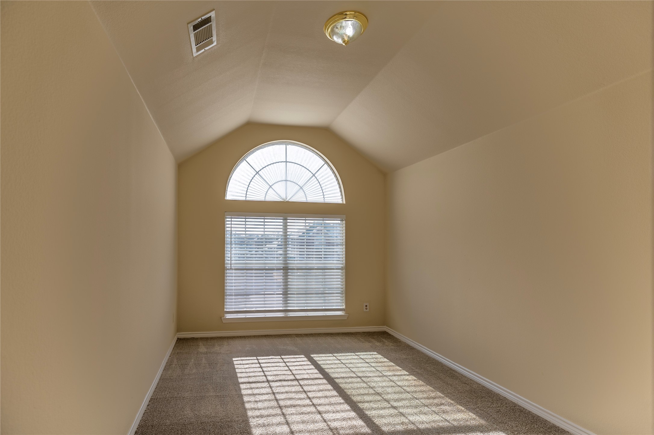 8410 Royal Montreal Drive