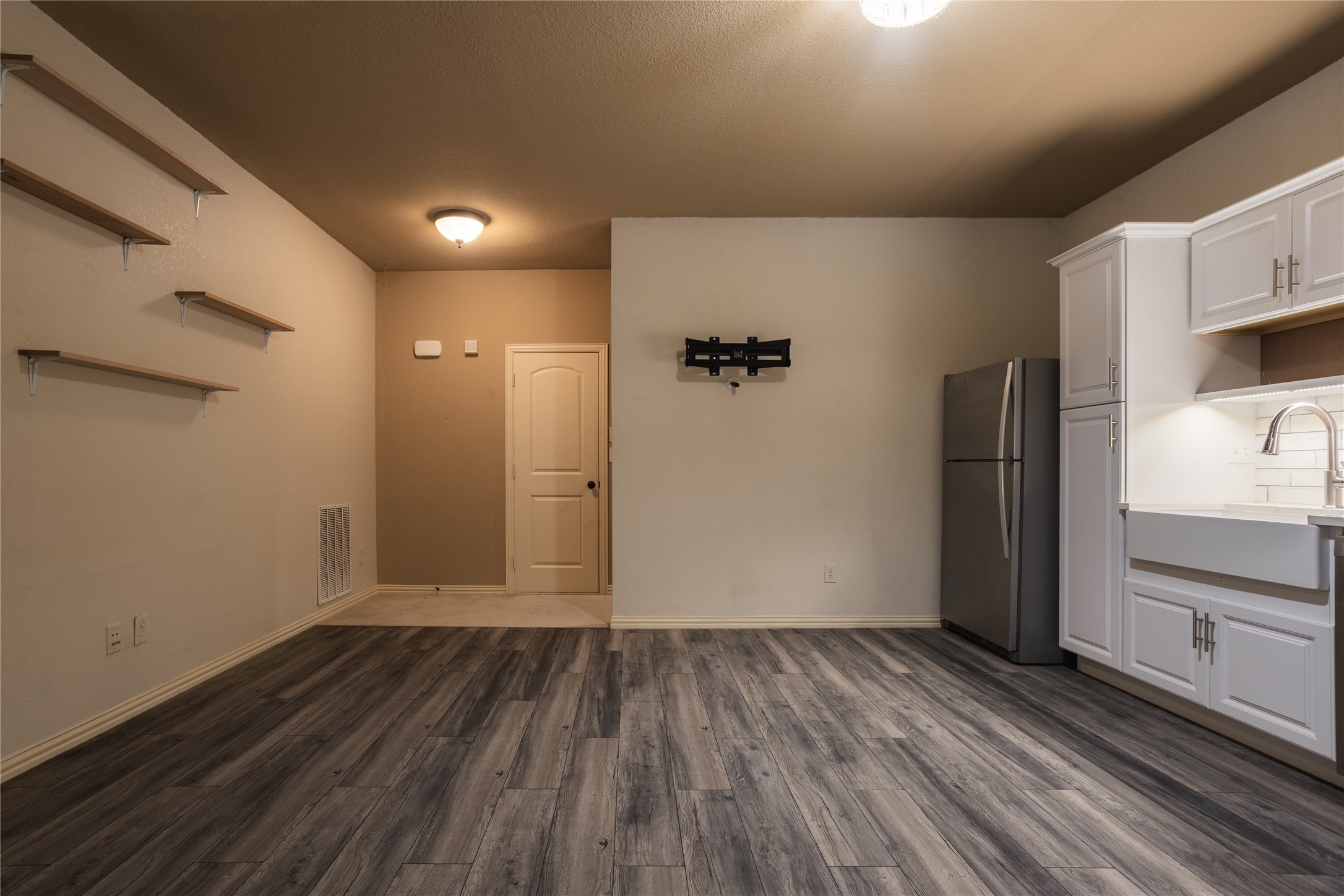 5620 Creek Crossing Lane