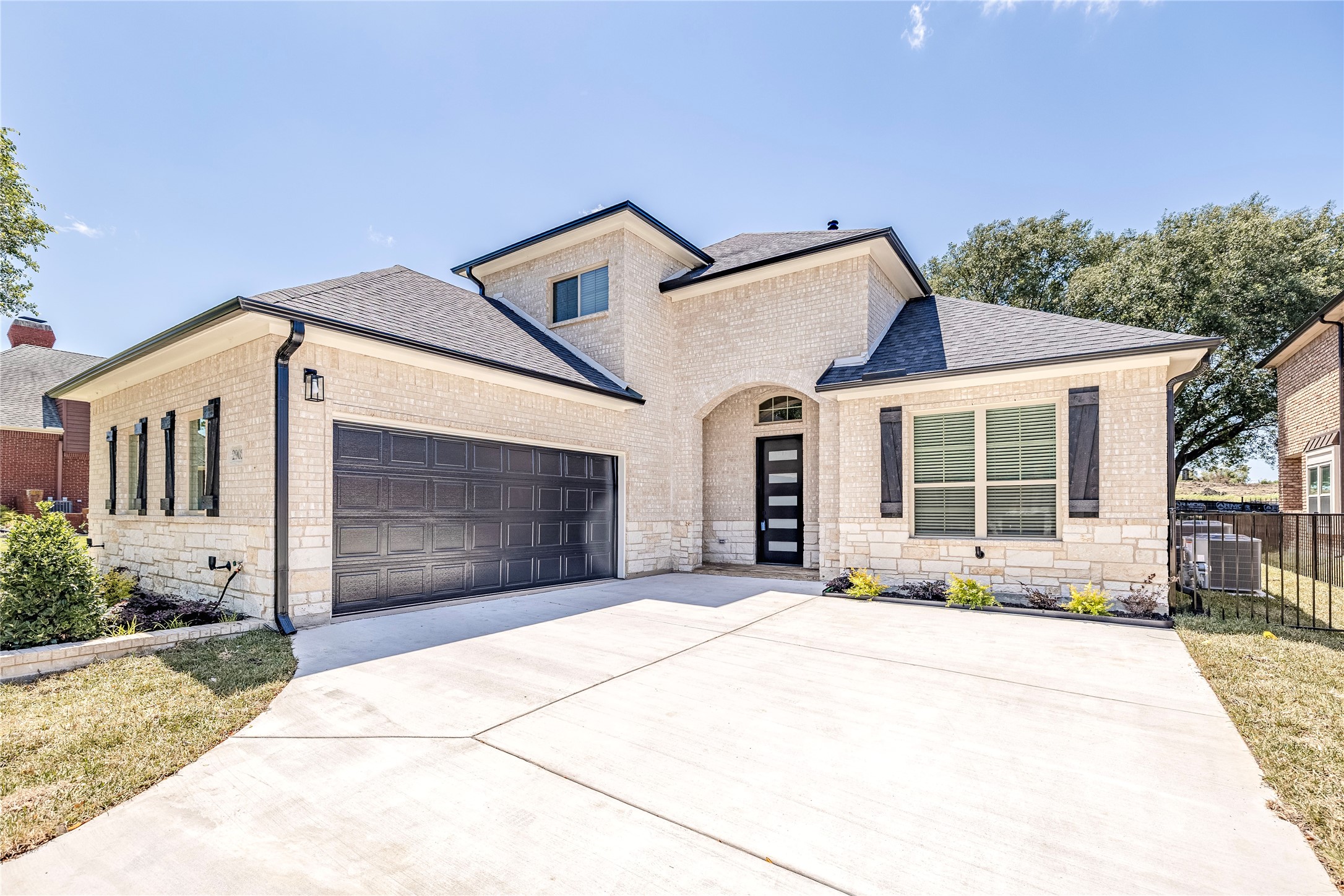 2902 Bluffview Drive