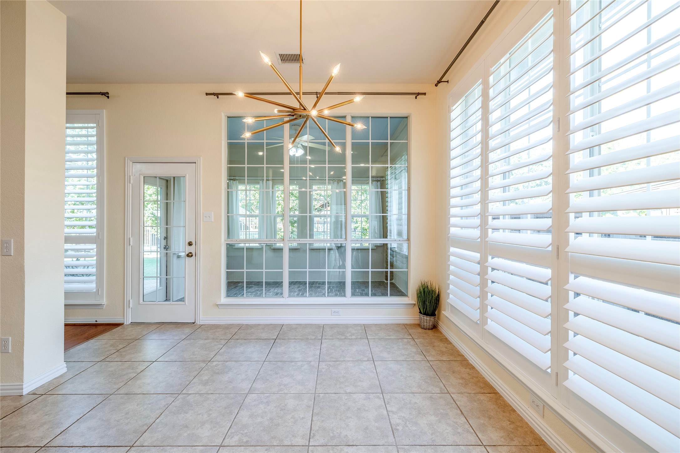 6115 Crestridge Lane