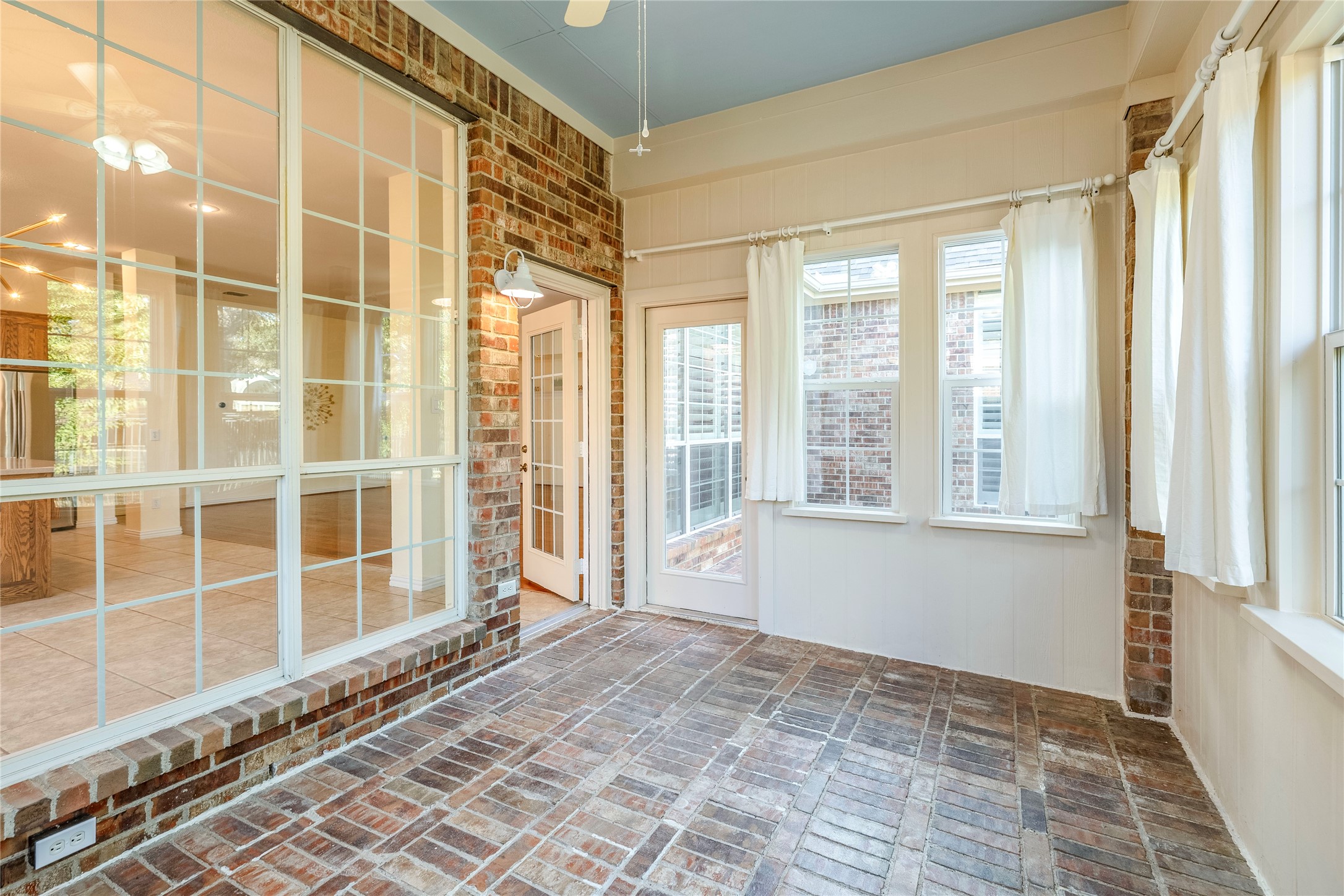 6115 Crestridge Lane