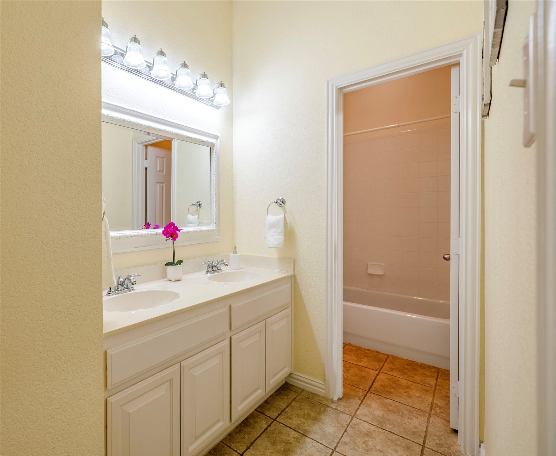 6115 Crestridge Lane