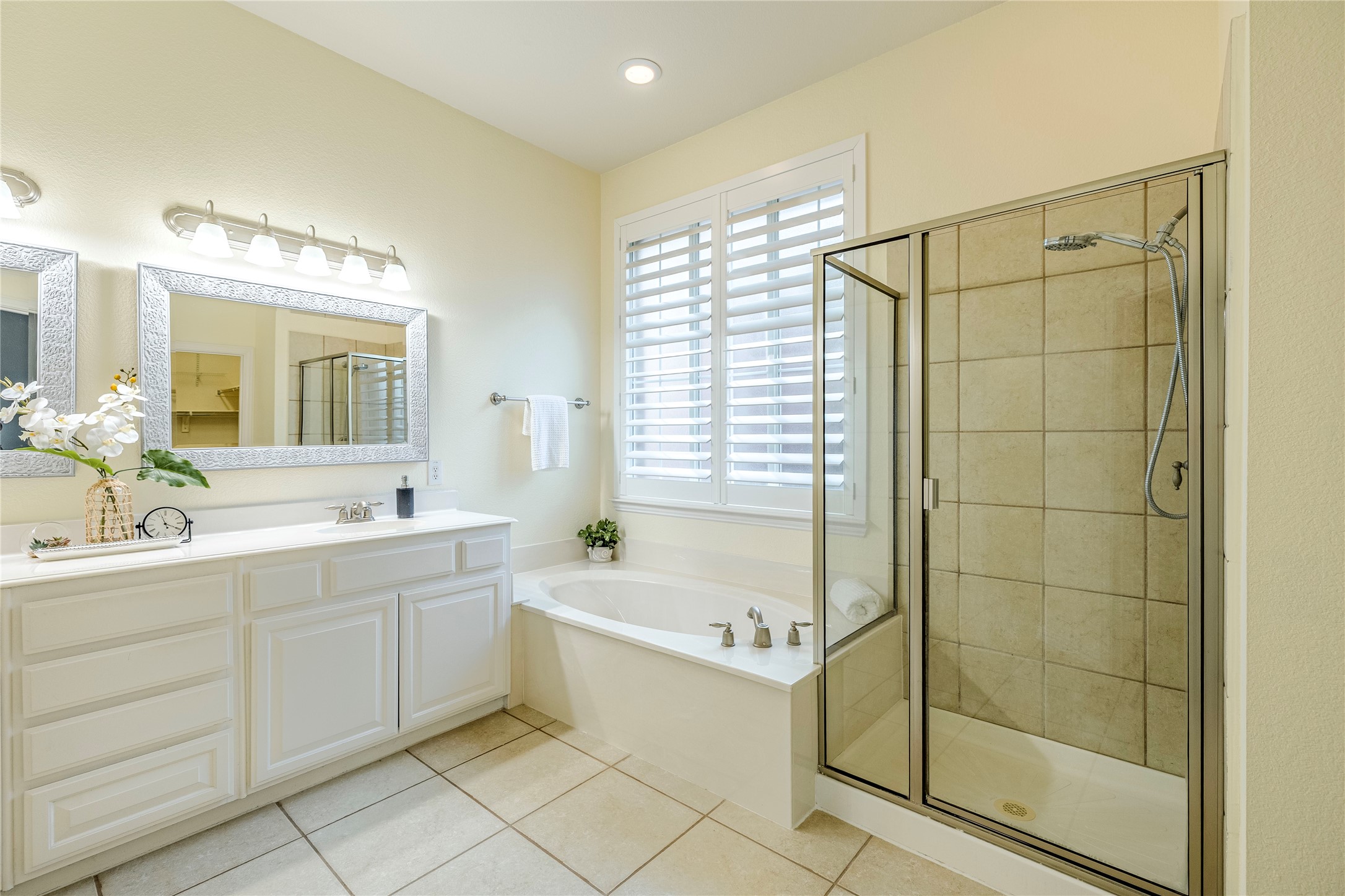 6115 Crestridge Lane