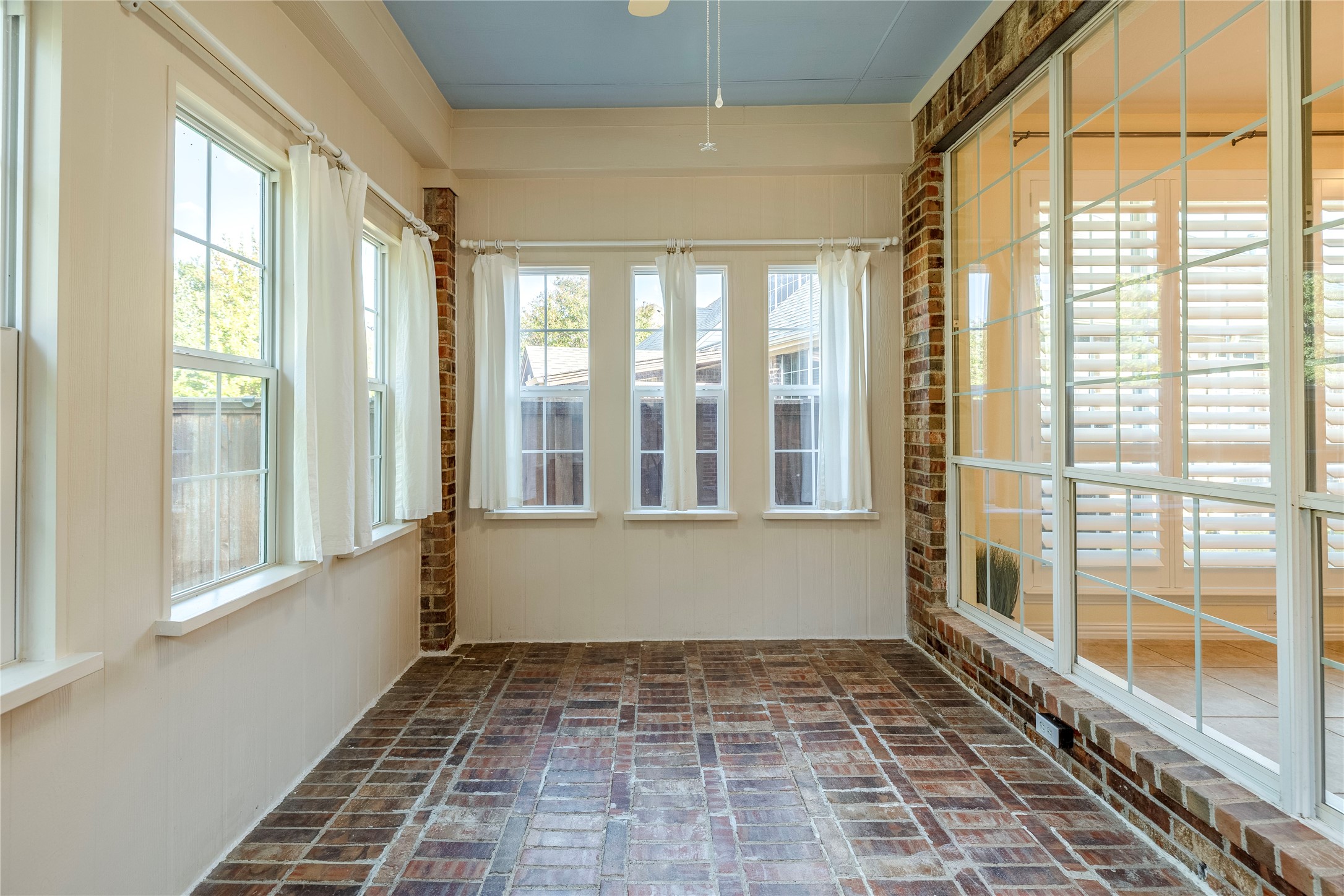 6115 Crestridge Lane