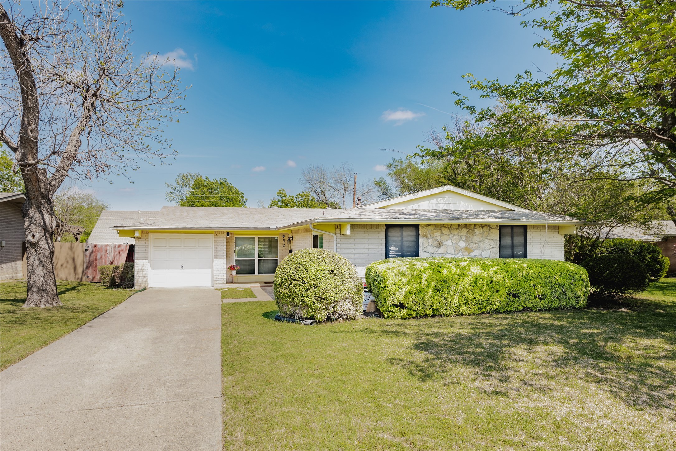 832 Greenhaven Drive