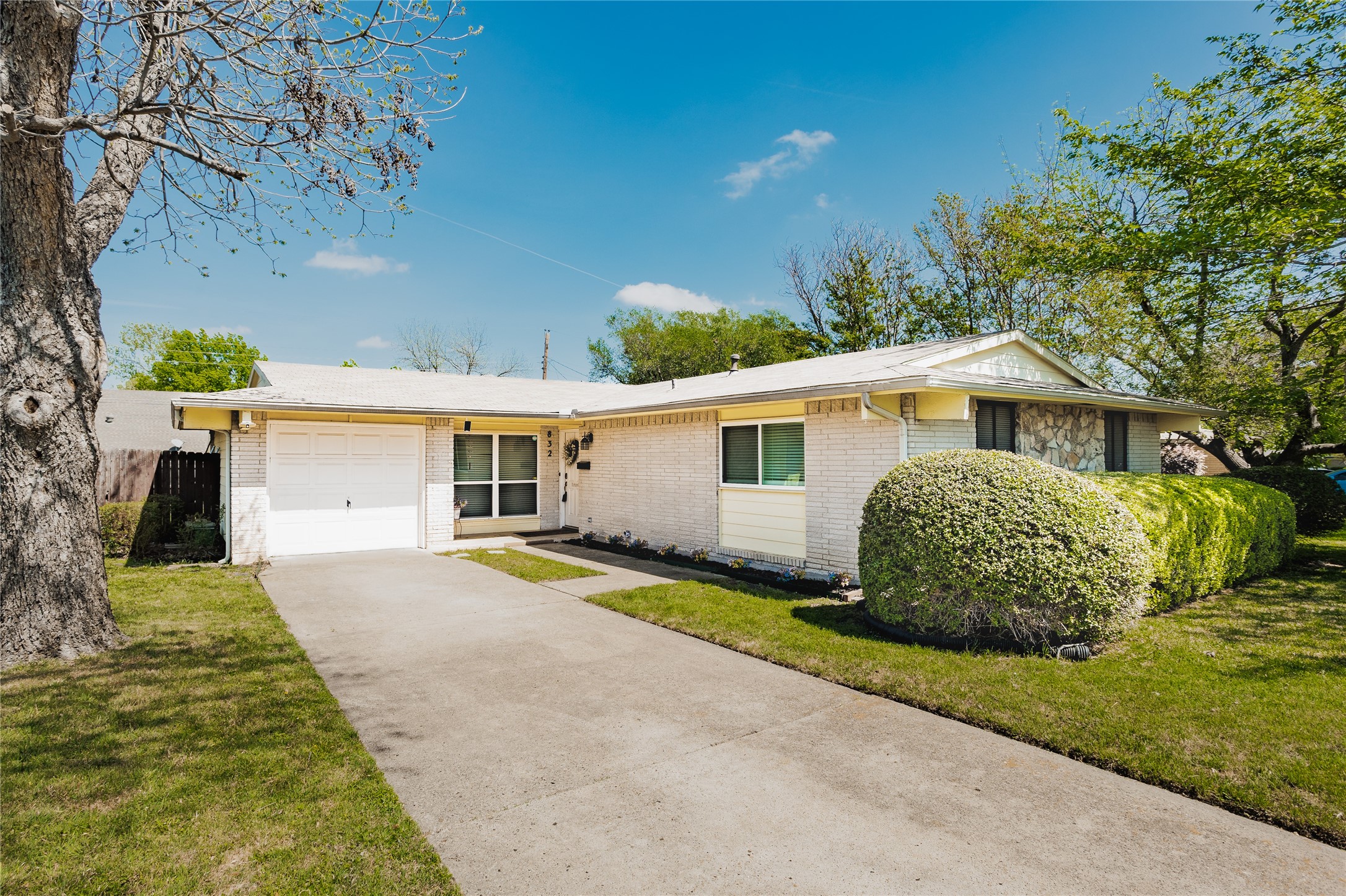 832 Greenhaven Drive