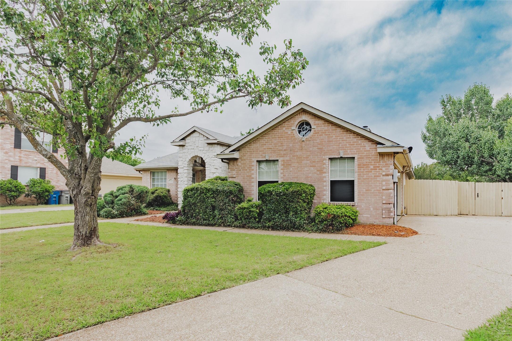 7115 Oaklawn