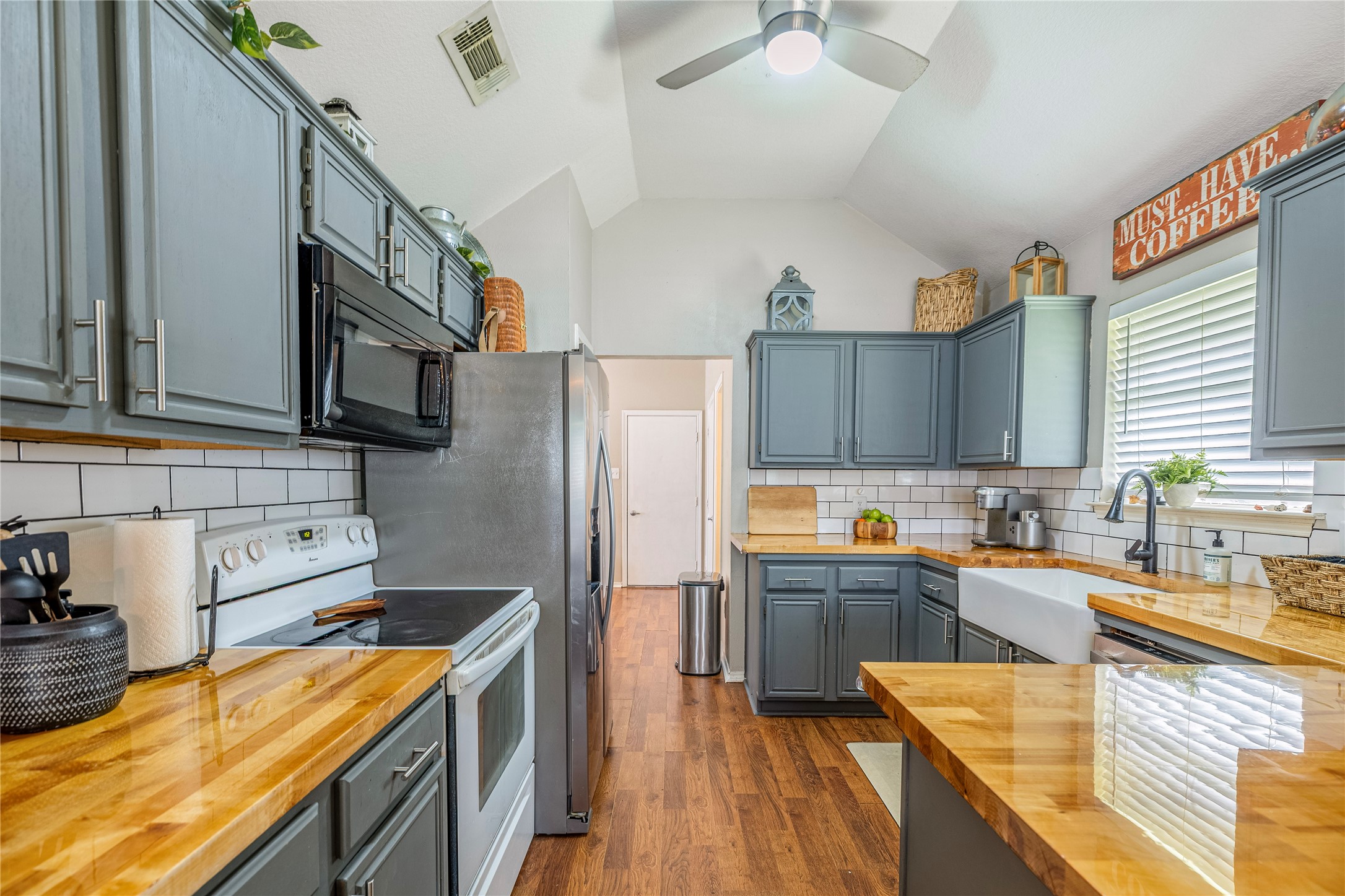 1104 Old Knoll Drive