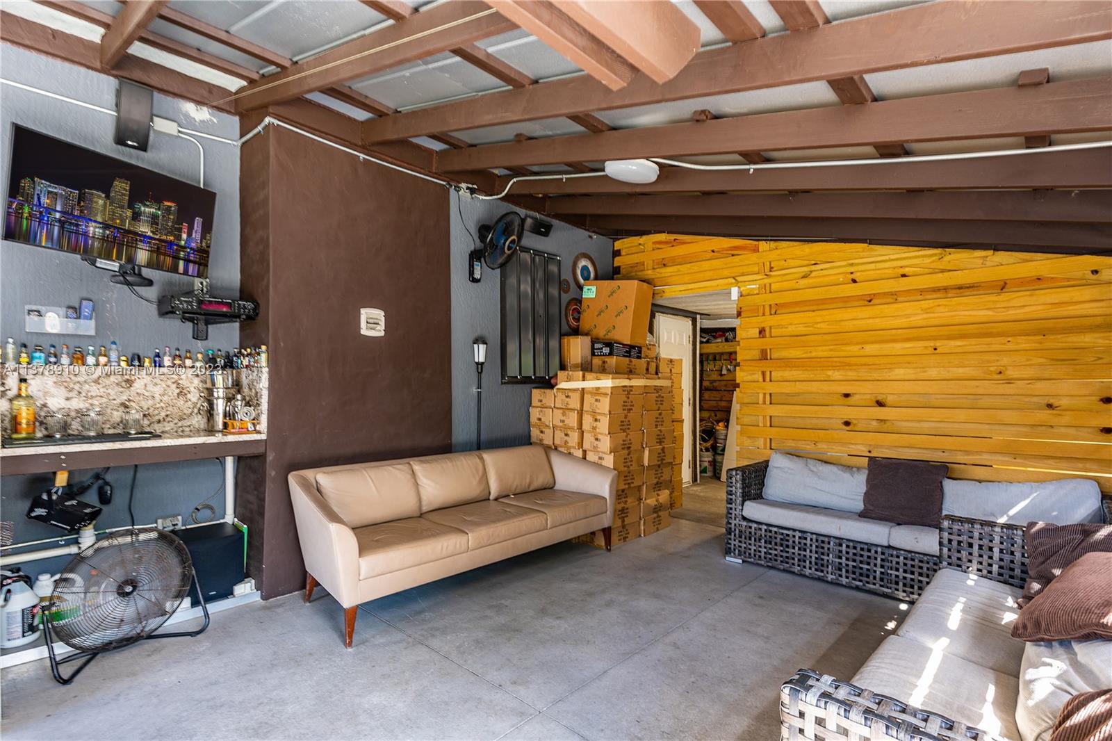 3765 W 8th Ave