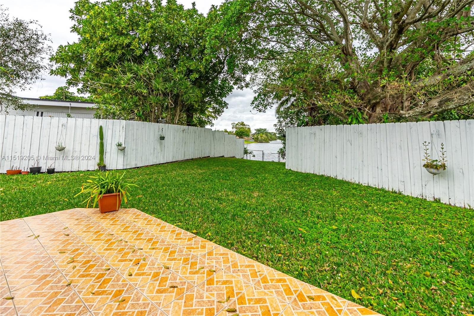 2270 NW 74th Ave