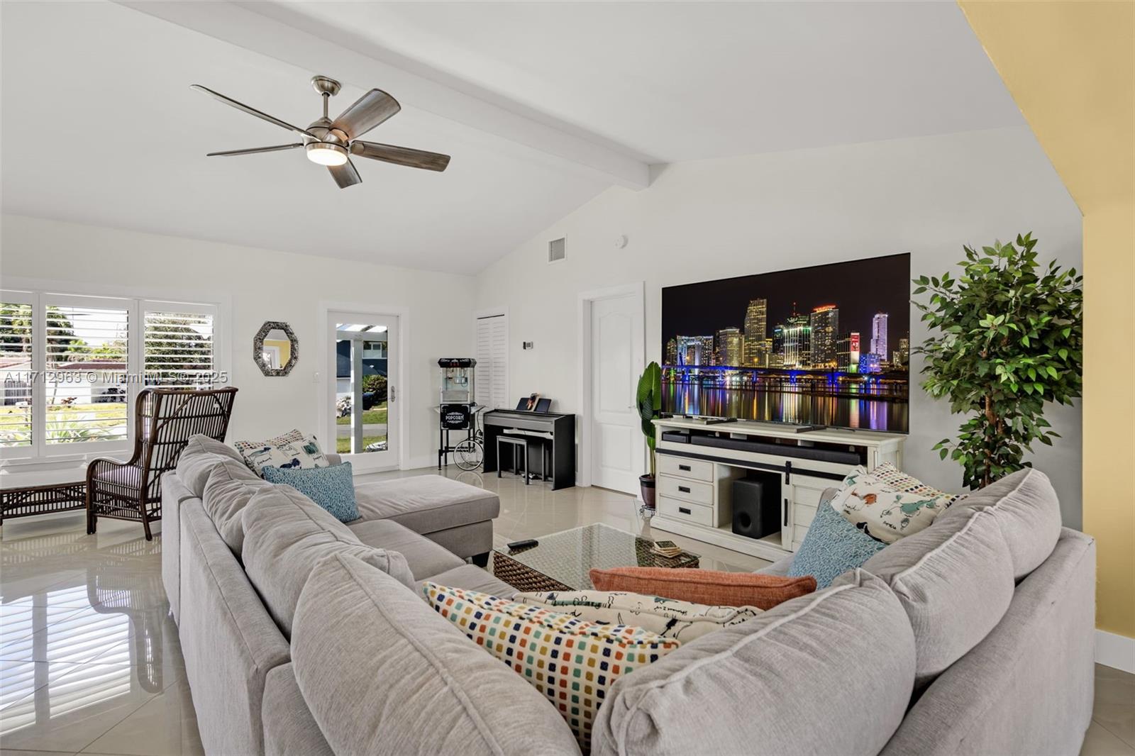 2518 Tortugas Ln