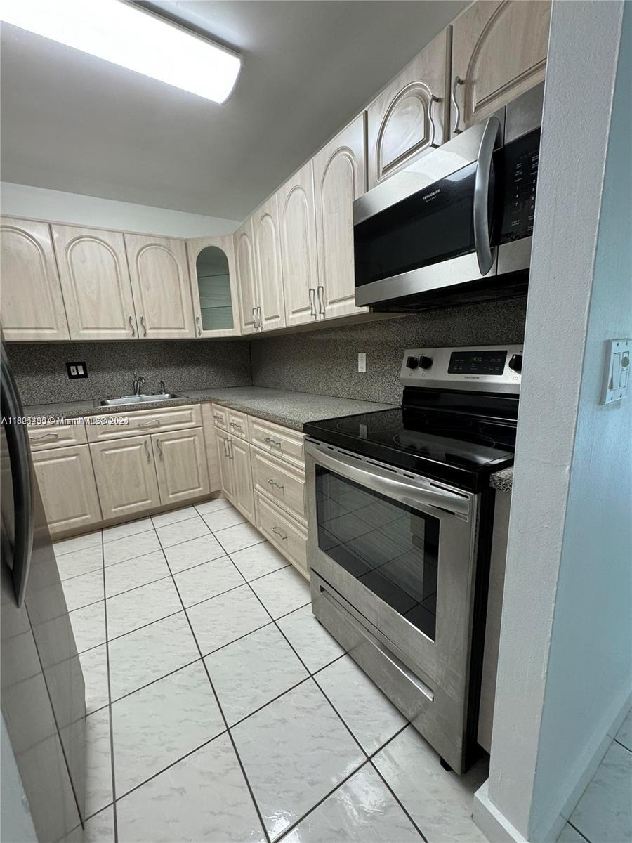7787 SW 86th St # 106 Unit: E-106