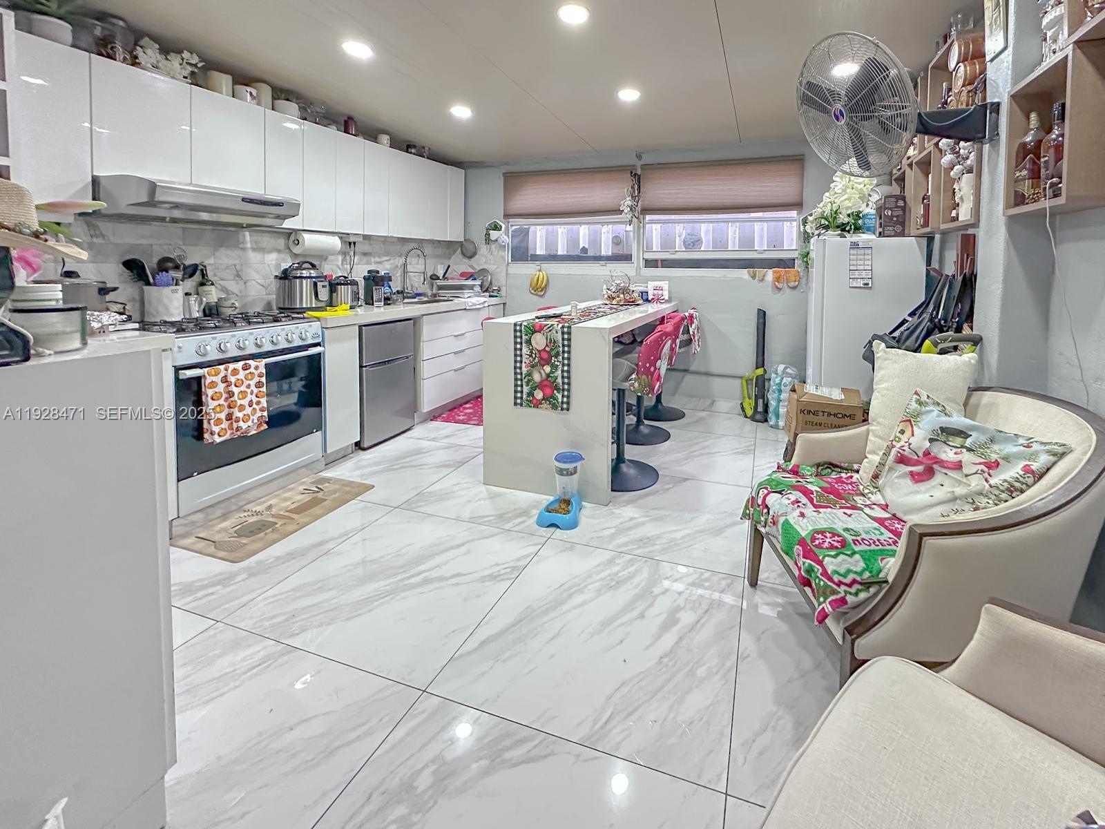 2216 W 53rd Pl # 2216