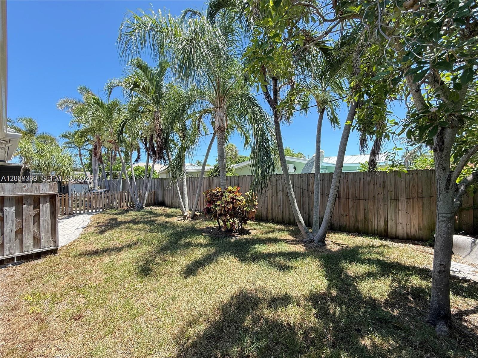 2220 NE 36th St # 1 Unit: #1