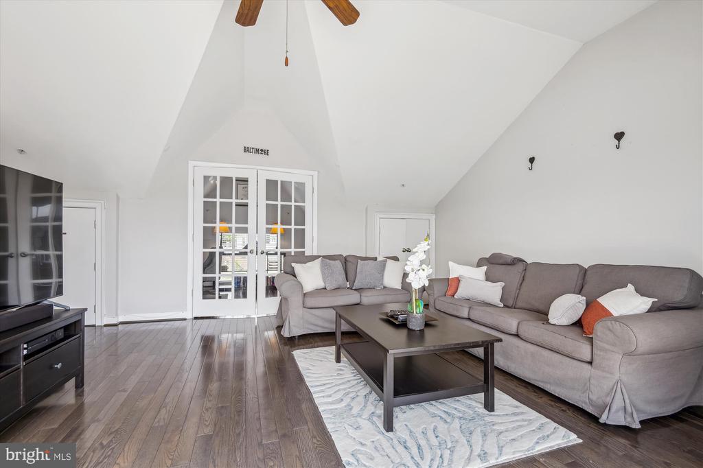 2342 Cambridge Walk