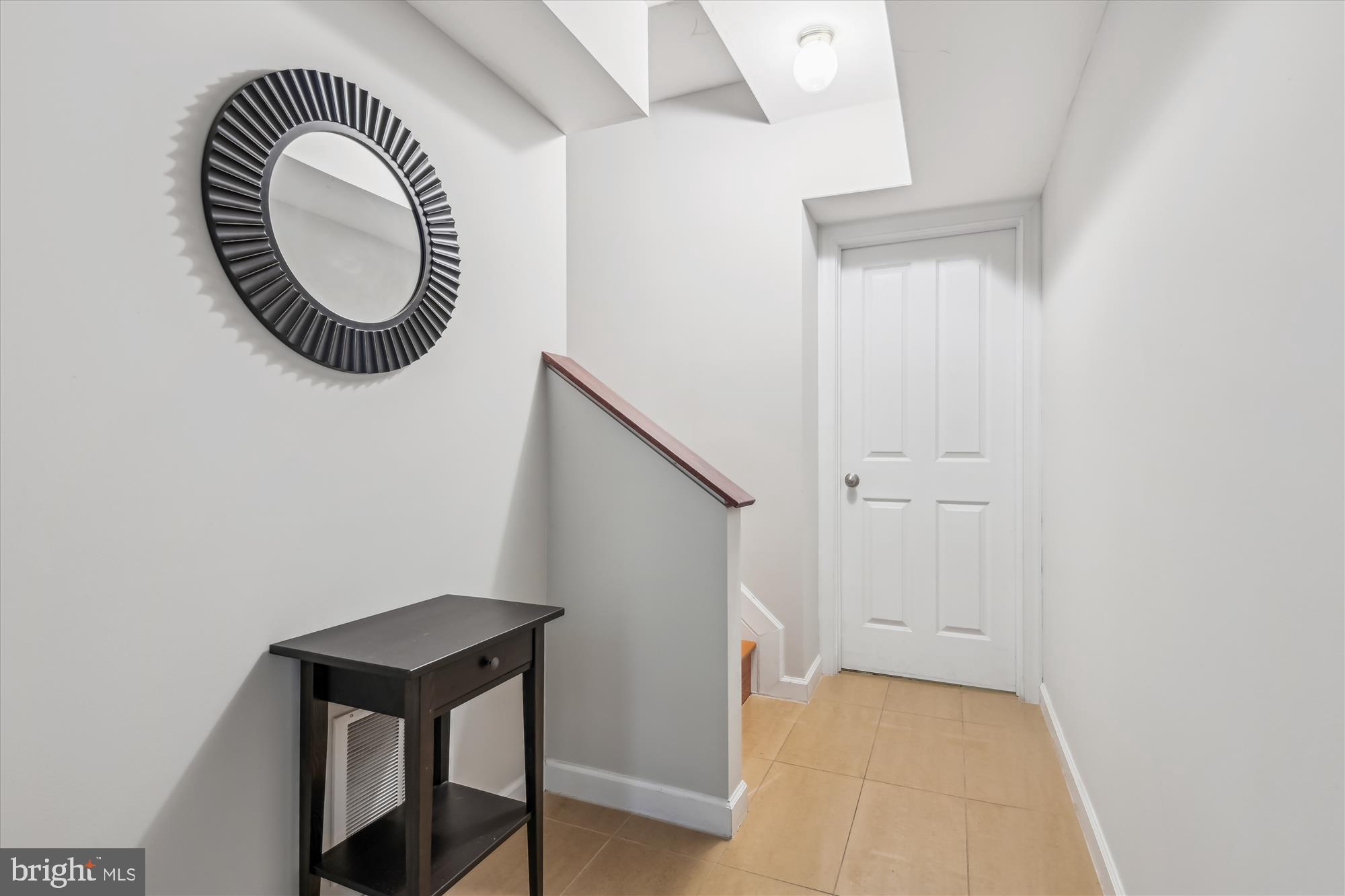 2342 Cambridge Walk