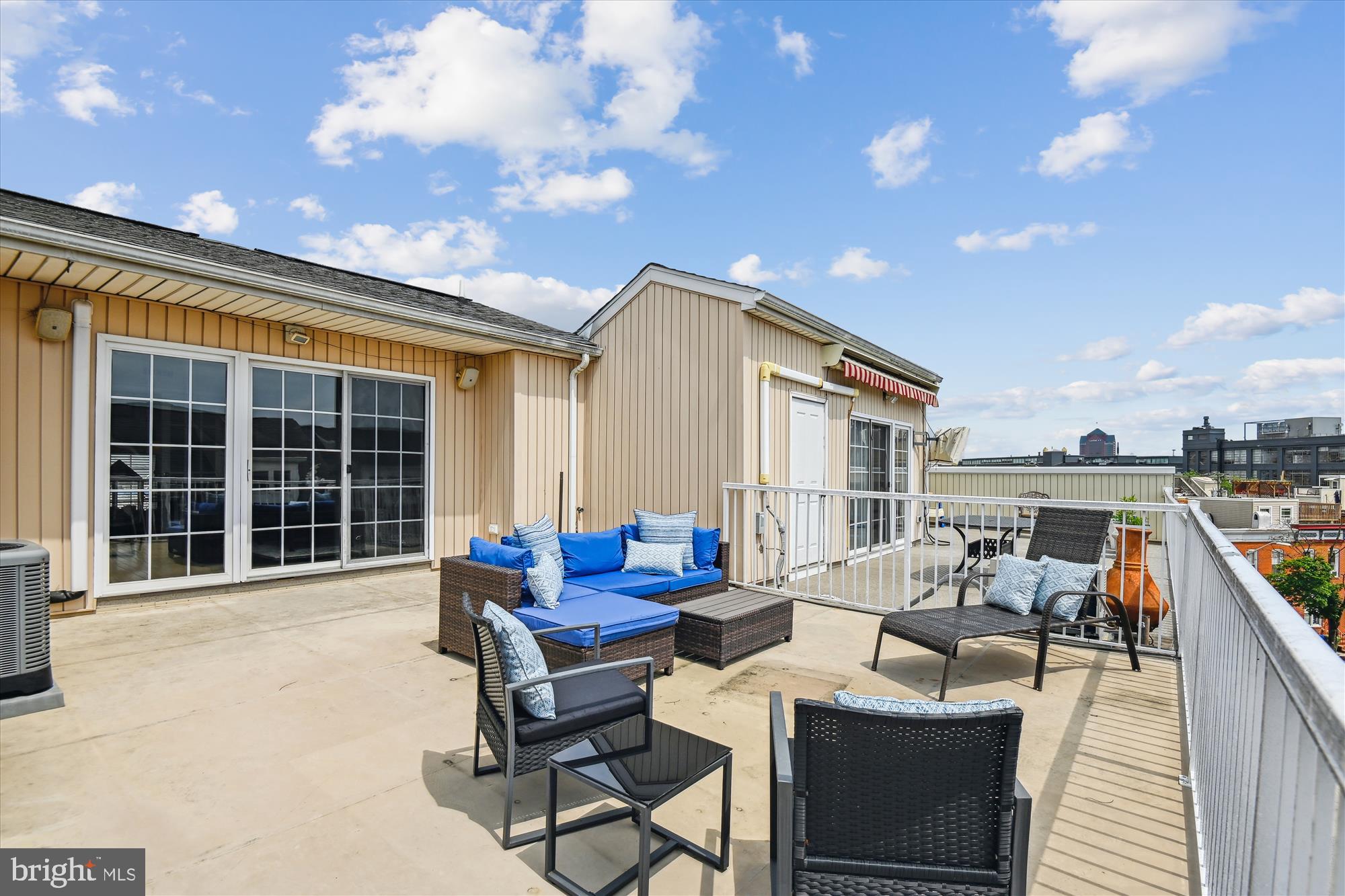 2342 Cambridge Walk