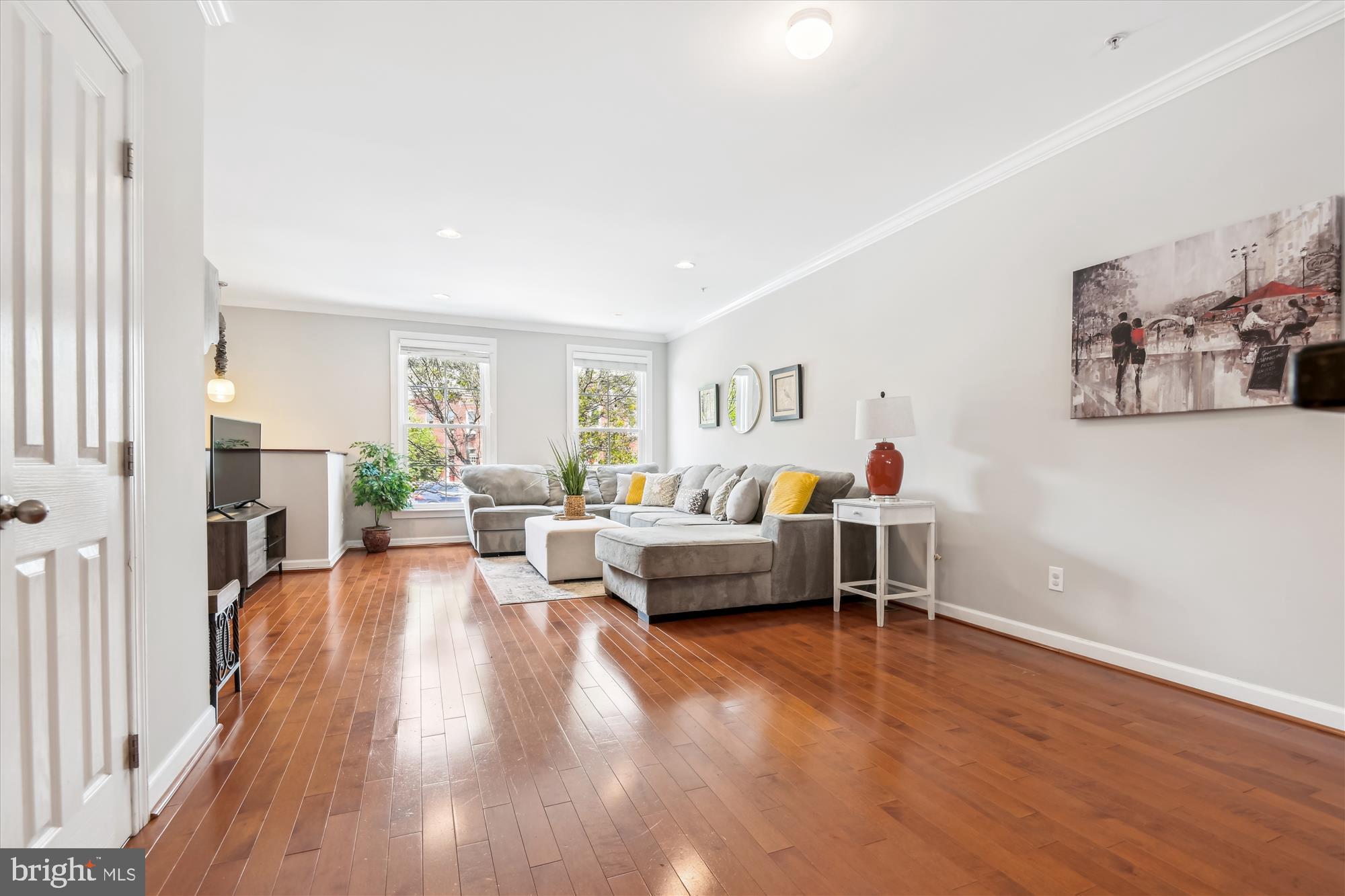 2342 Cambridge Walk