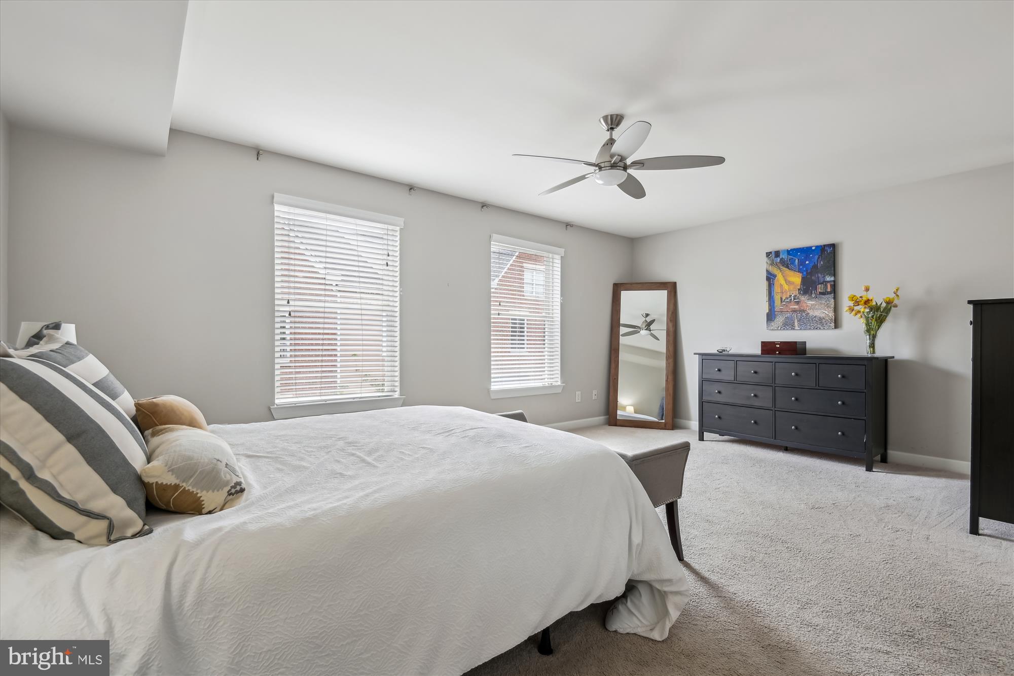 2342 Cambridge Walk