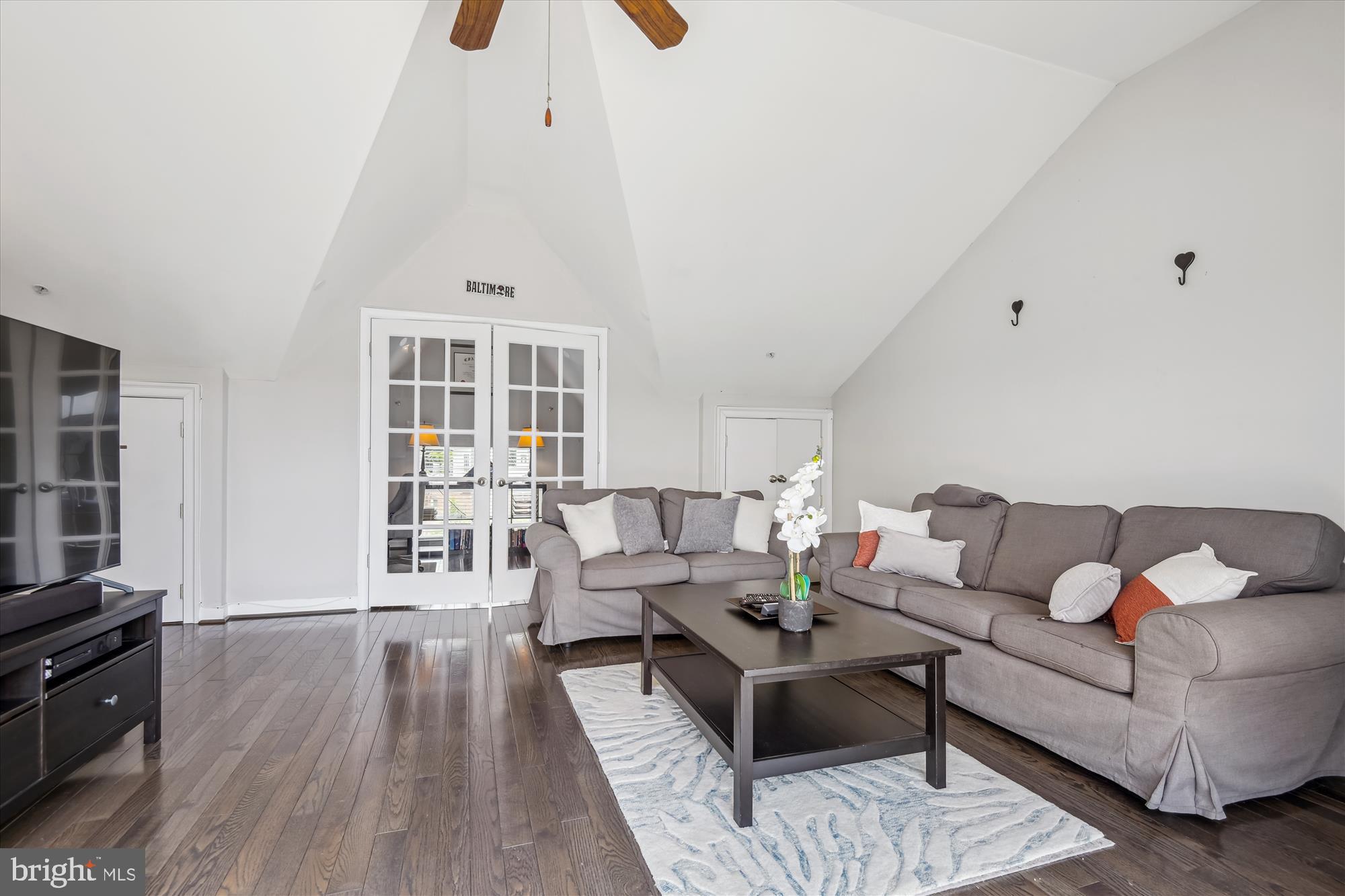 2342 Cambridge Walk