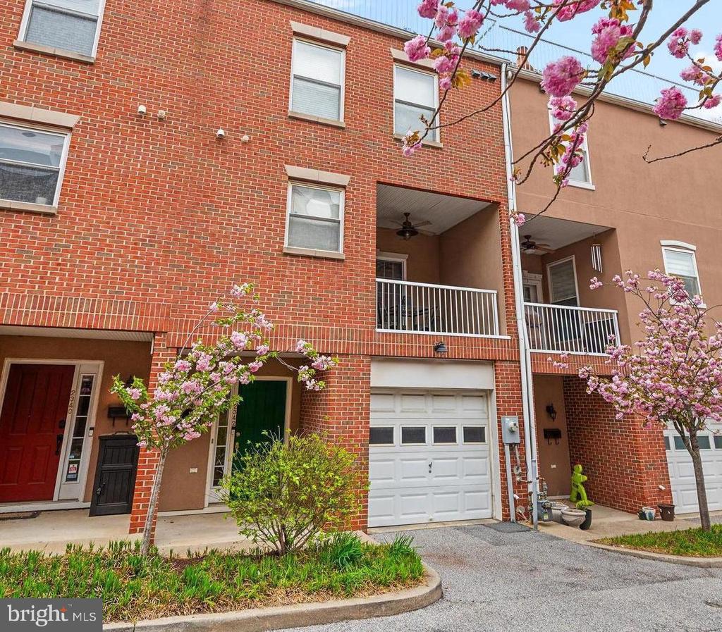 2342 Cambridge Walk