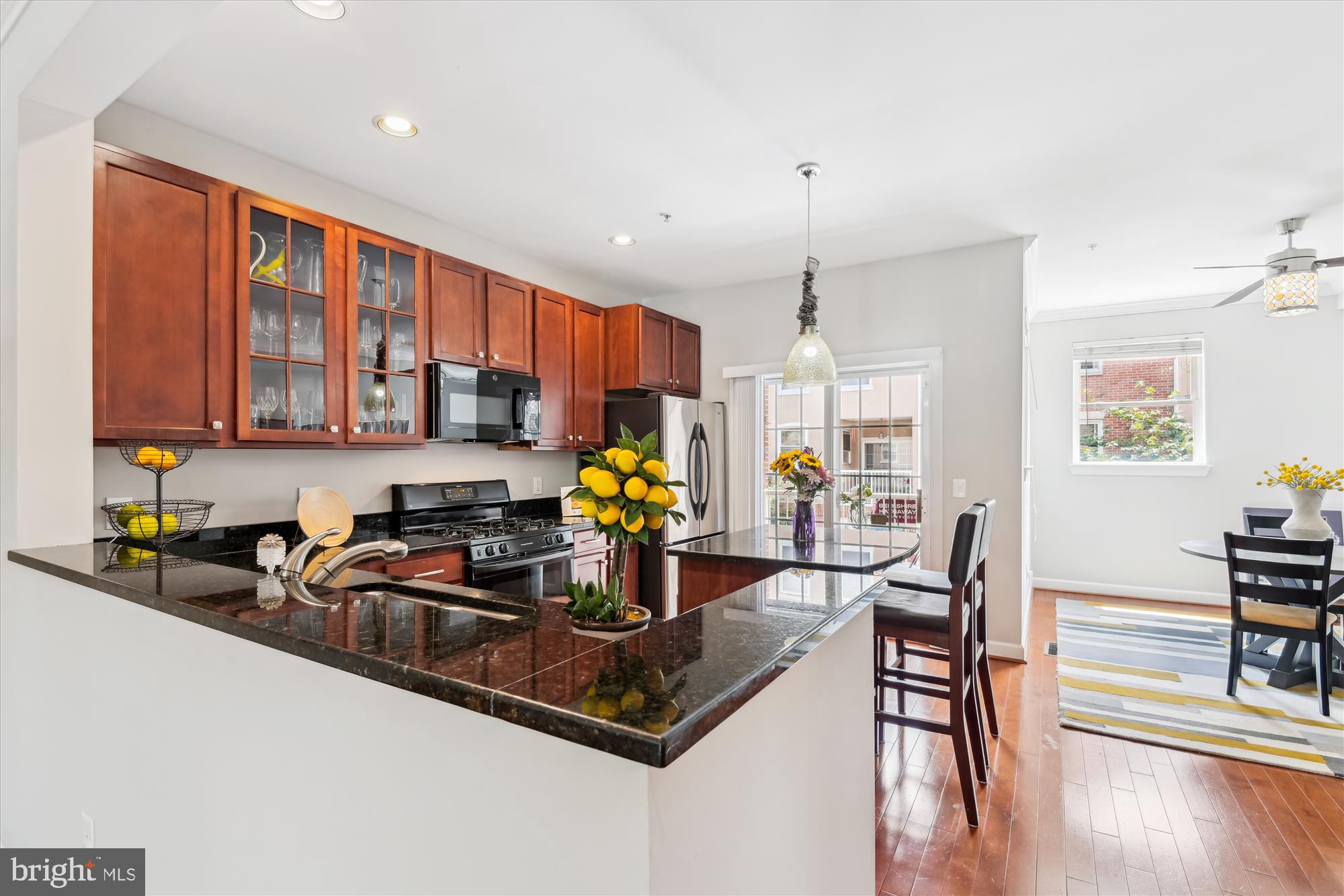 2342 Cambridge Walk